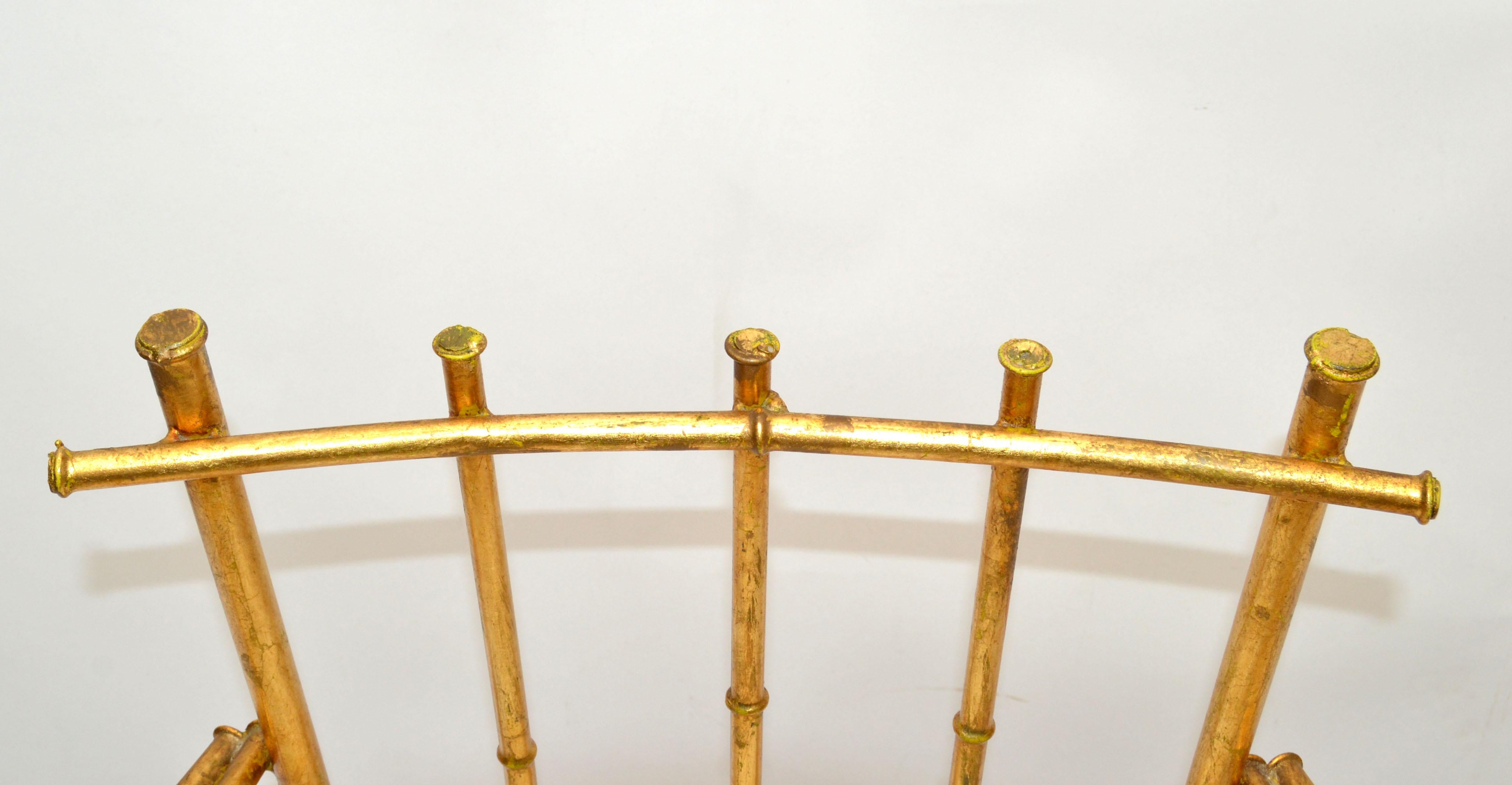 Amerikanischer vergoldeter Kunstbambus-Metallstuhl aus den 50er Jahren / Waschtischstuhl Hollywood Regency Boucl  im Angebot 3