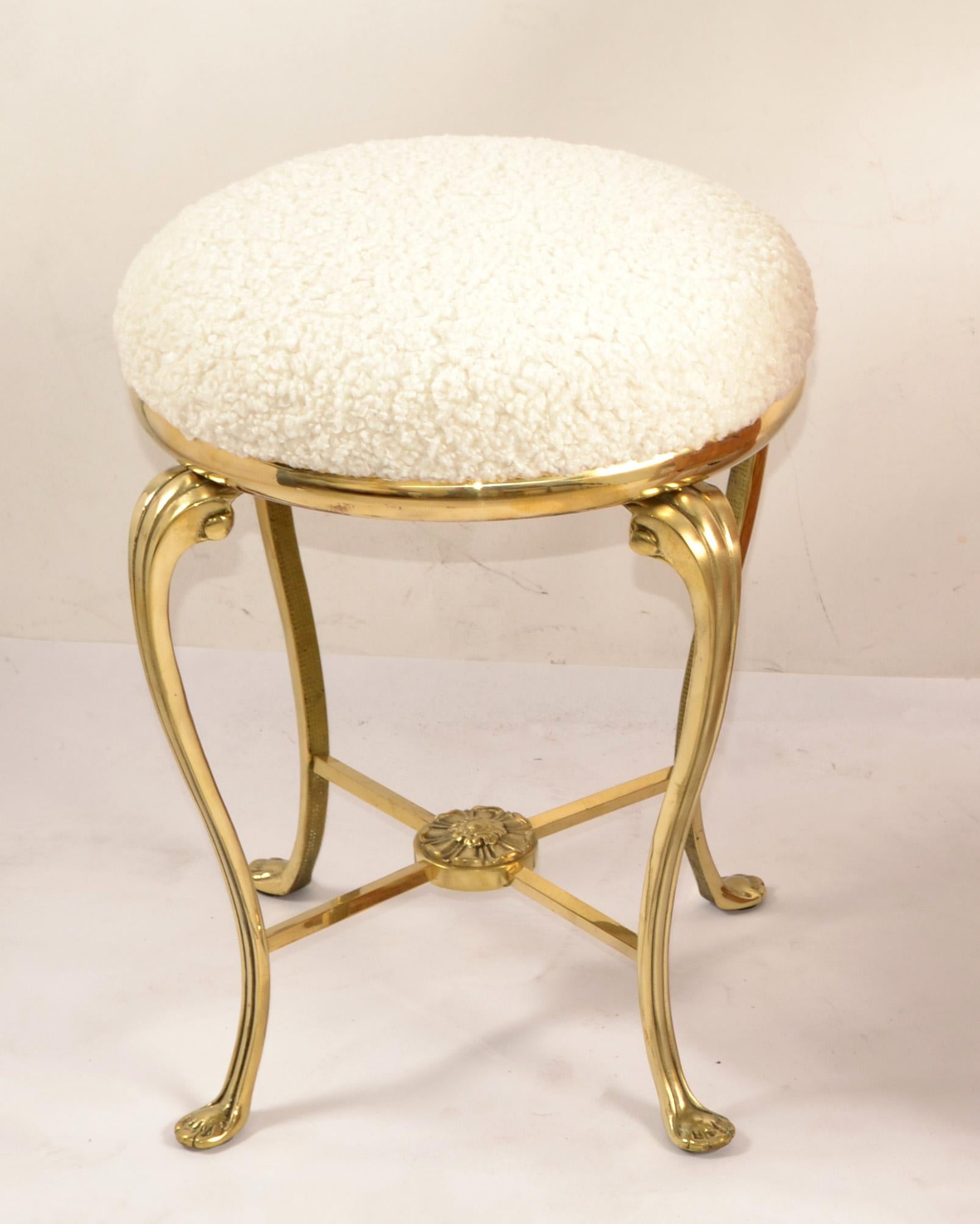 50s American Neoclassical Heavy Bronze Bouclé Sitz Hocker Claw Feet X Stretchers im Angebot 8