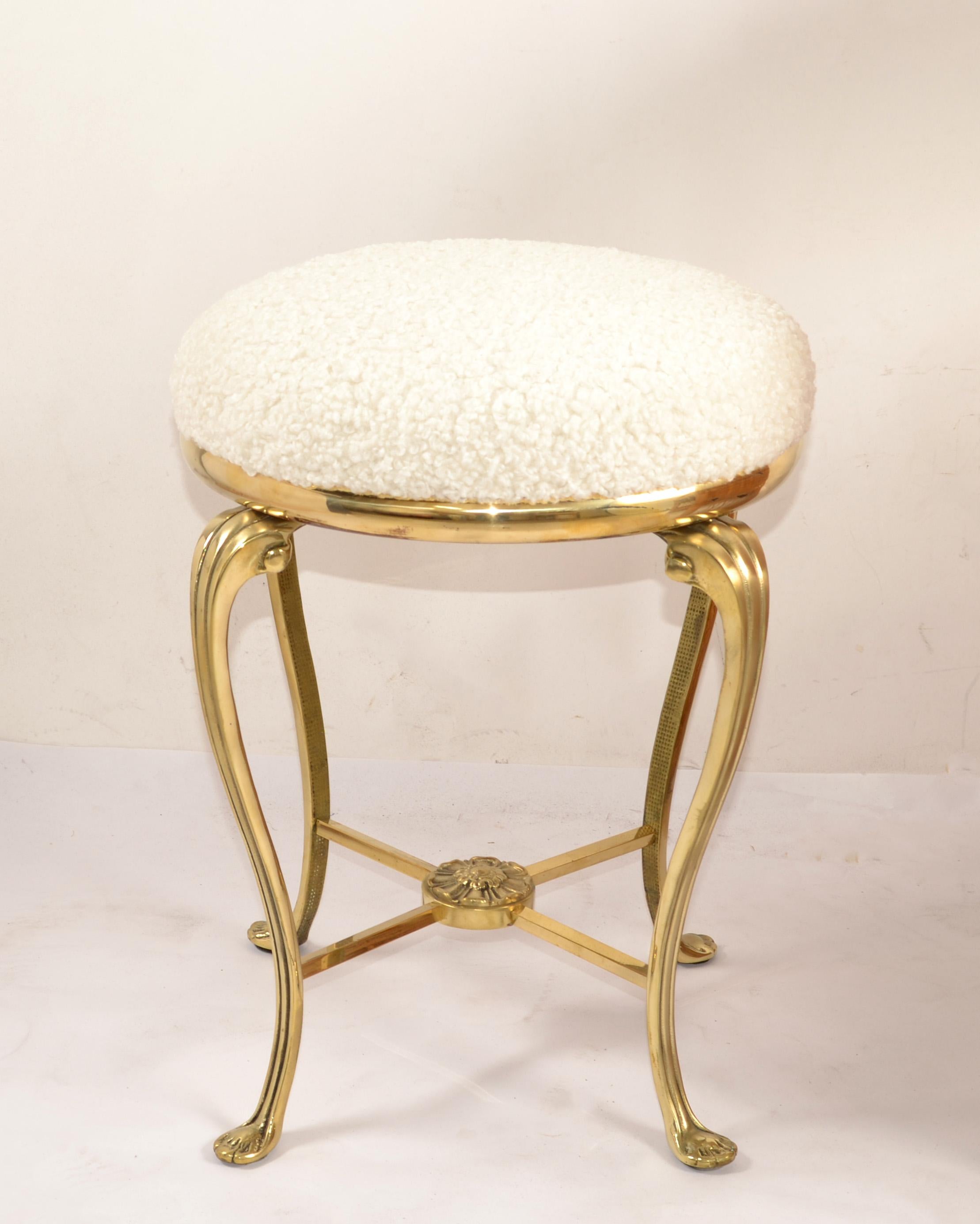 50s American Neoclassical Heavy Bronze Bouclé Sitz Hocker Claw Feet X Stretchers (Neoklassisch) im Angebot