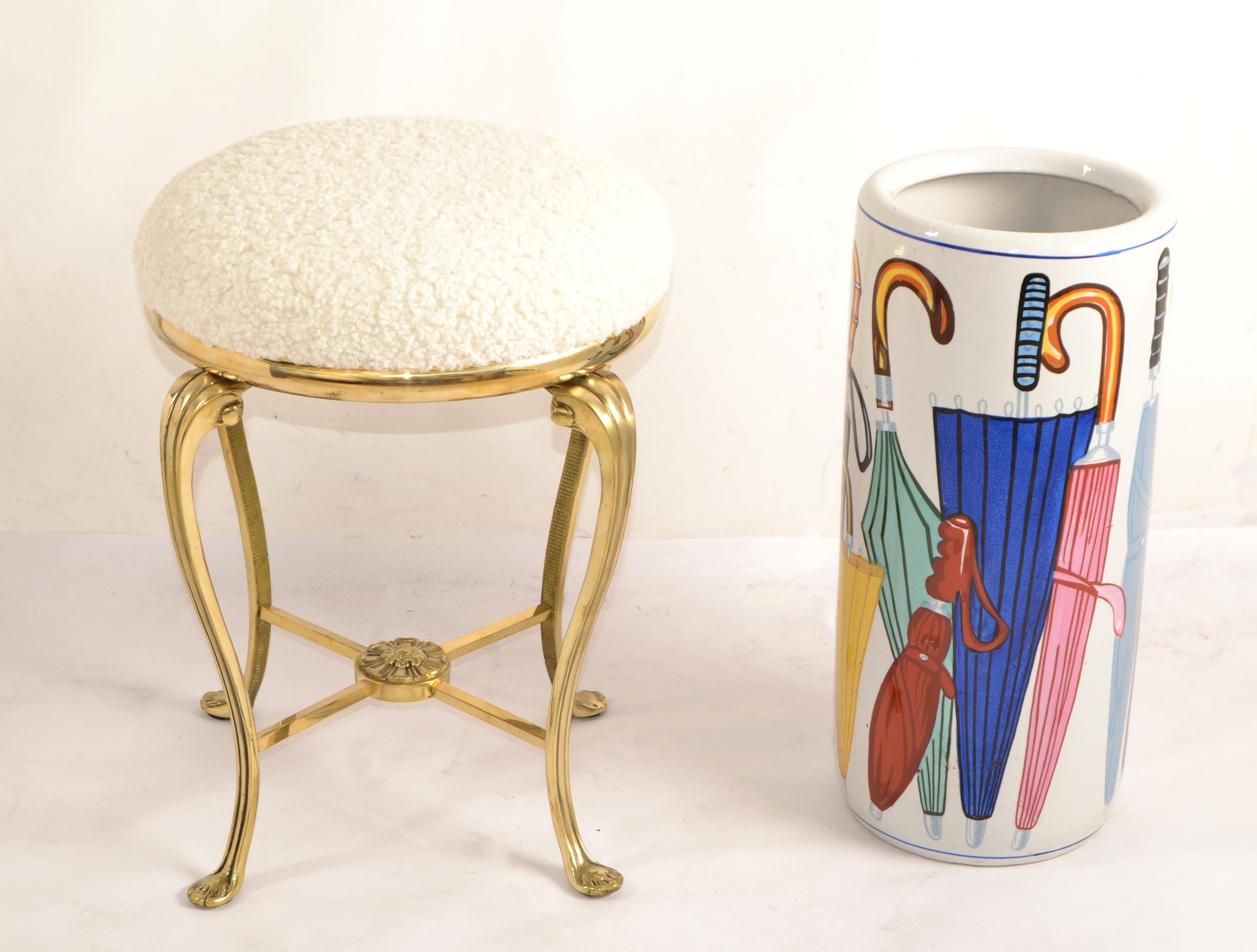50s American Neoclassical Heavy Bronze Bouclé Sitz Hocker Claw Feet X Stretchers (amerikanisch) im Angebot