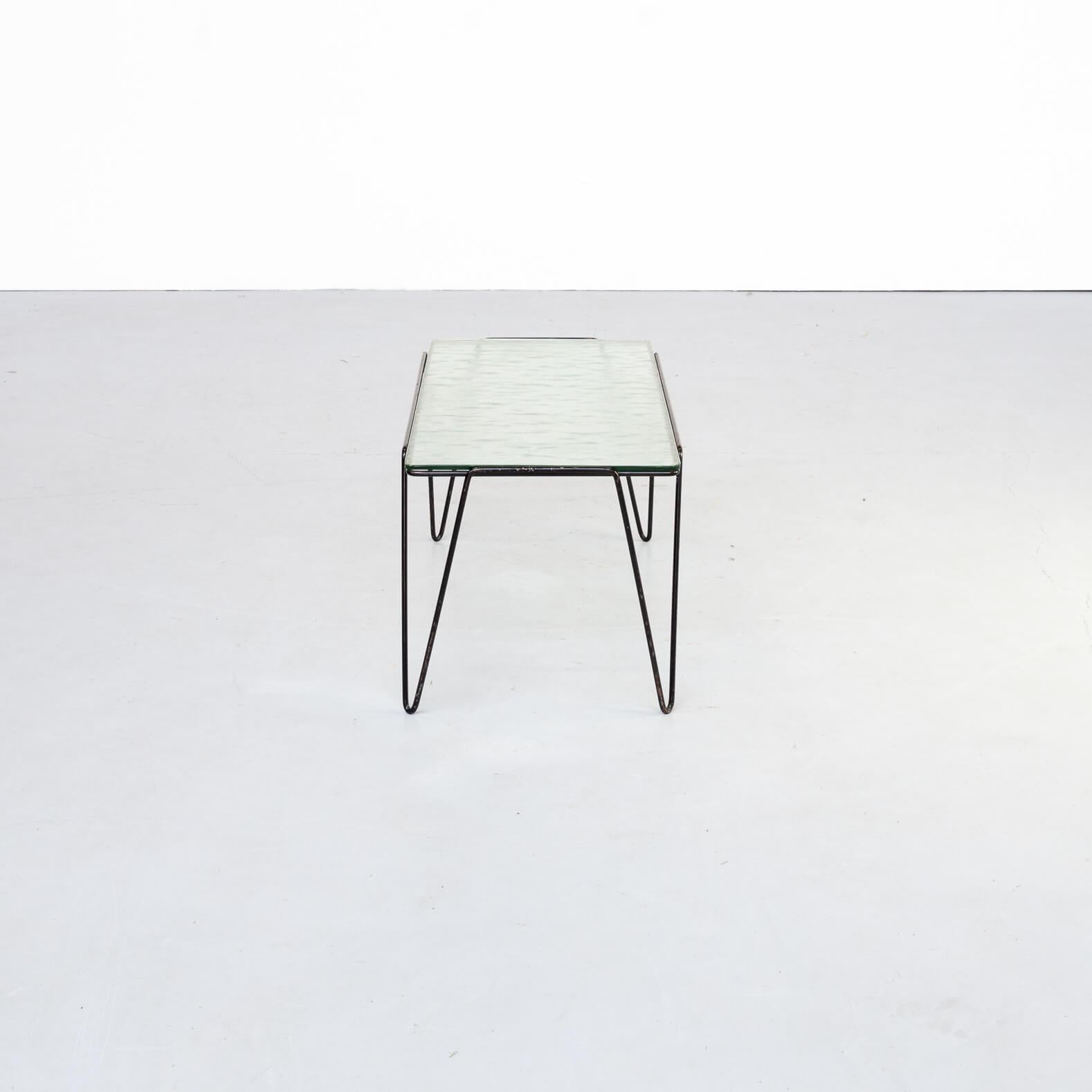 Coffee table designed by Arnold Bueno de Mesquita for Dutch Spurs Goed Wonen Meubelen in 1955. Original glass!