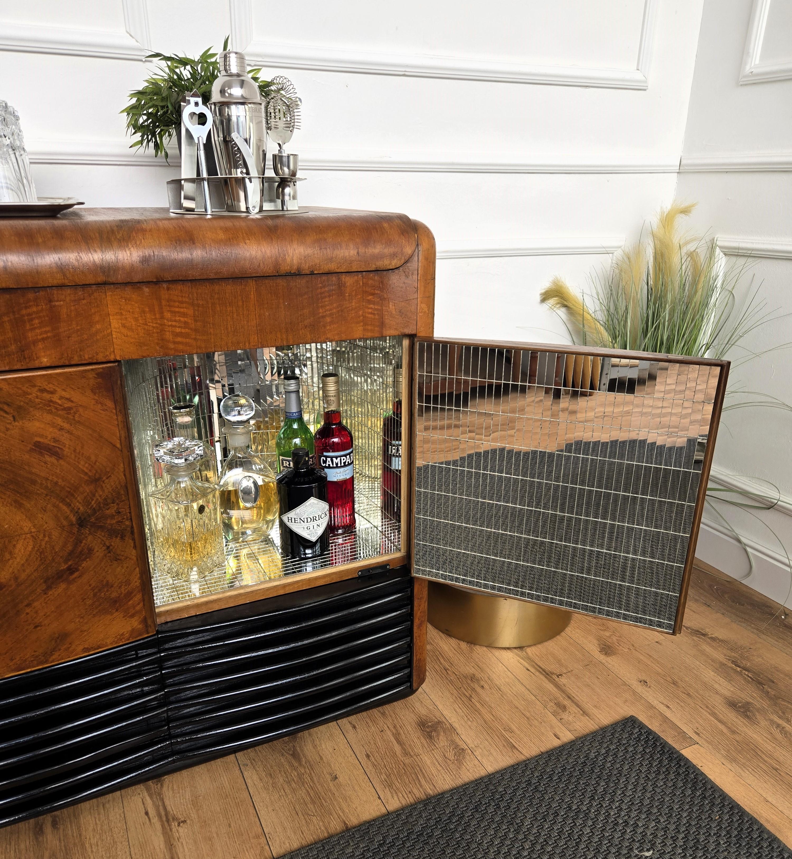 50s Art Deco Italian Radio Vynil Disc Walnut Burl Mirror Mosaic Dry Bar Cabinet (Art déco) im Angebot