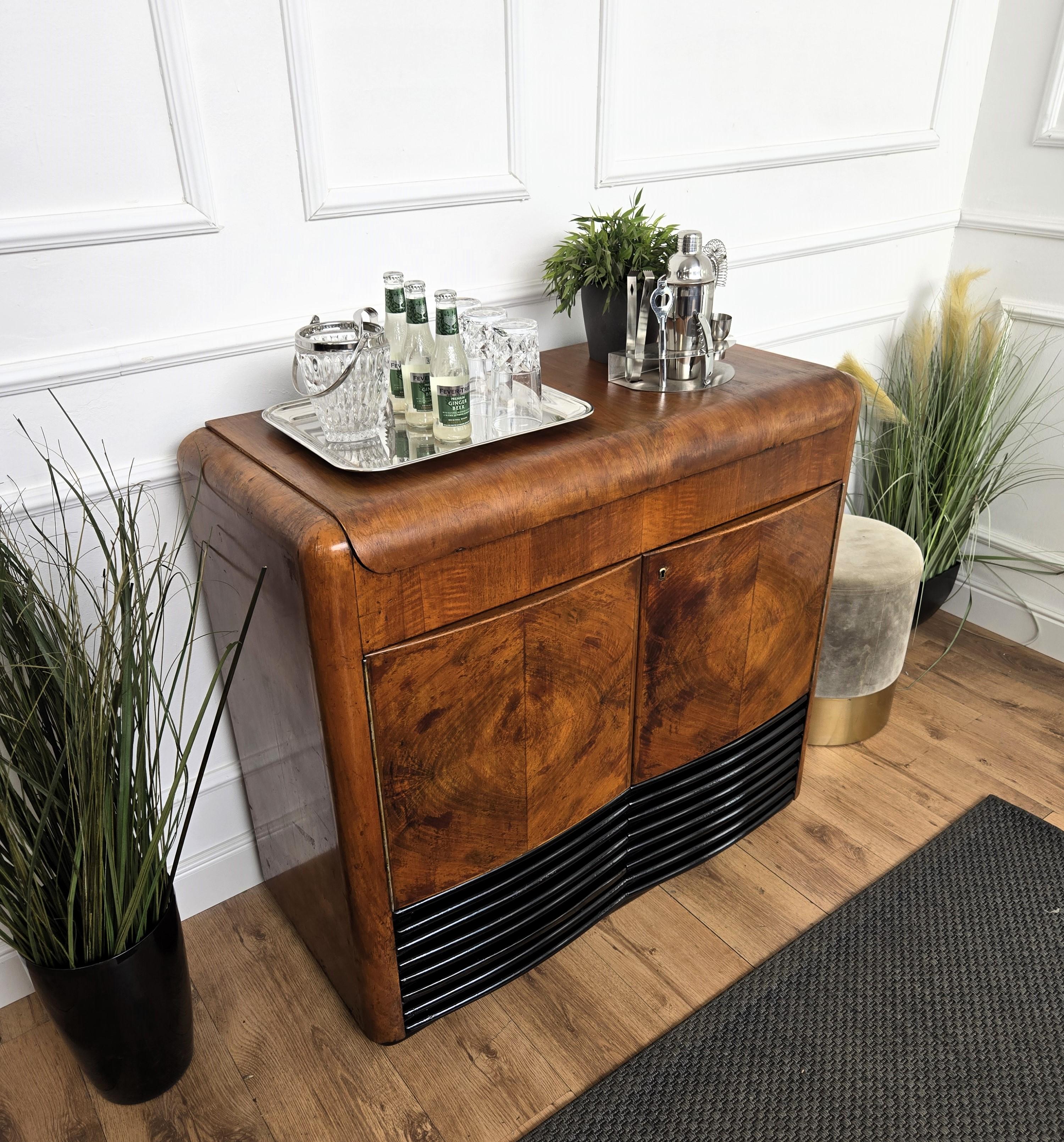 50s Art Deco Italian Radio Vynil Disc Walnut Burl Mirror Mosaic Dry Bar Cabinet (Mosaik) im Angebot