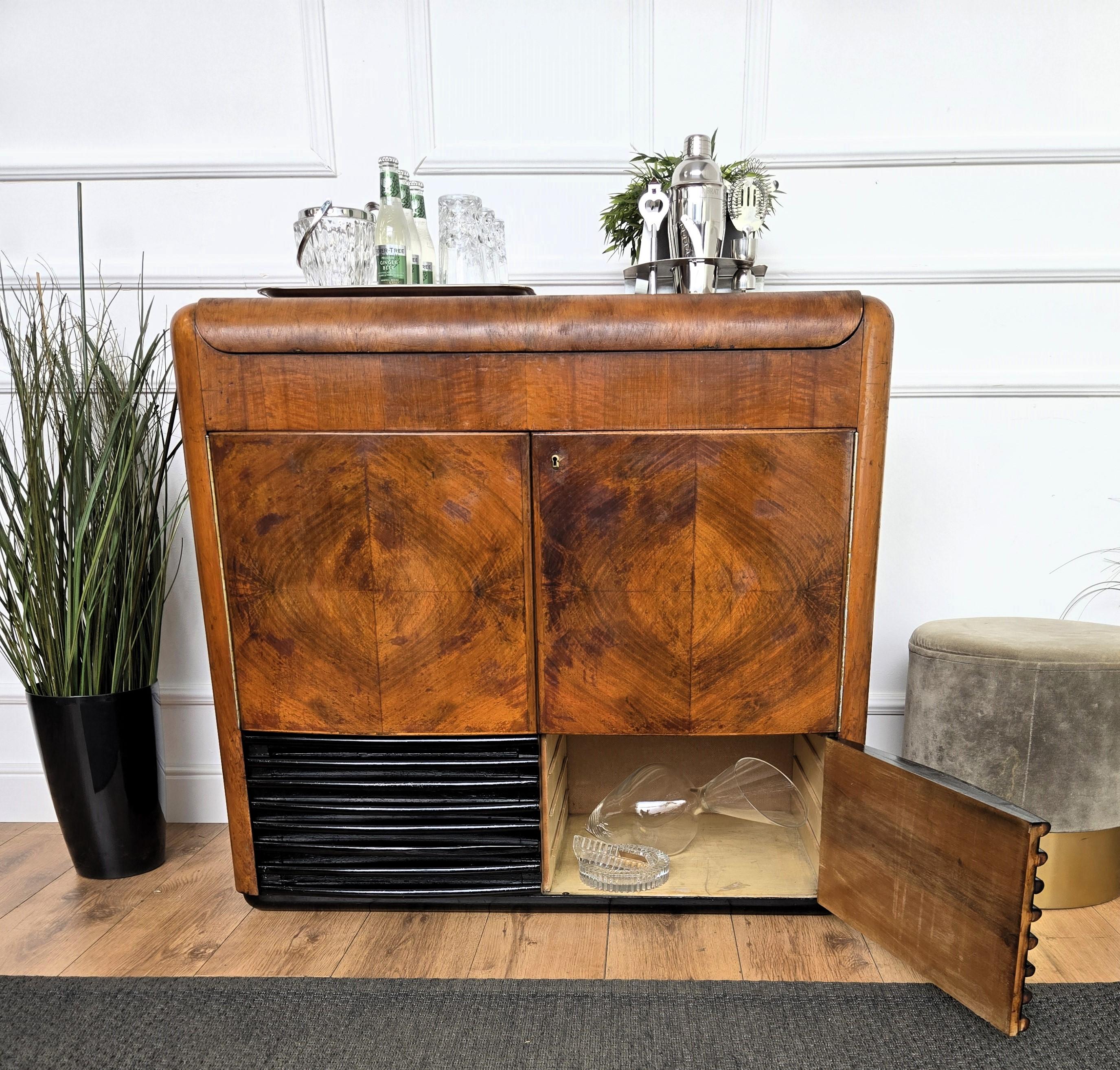 50s Art Deco Italian Radio Vynil Disc Walnut Burl Mirror Mosaic Dry Bar Cabinet (20. Jahrhundert) im Angebot