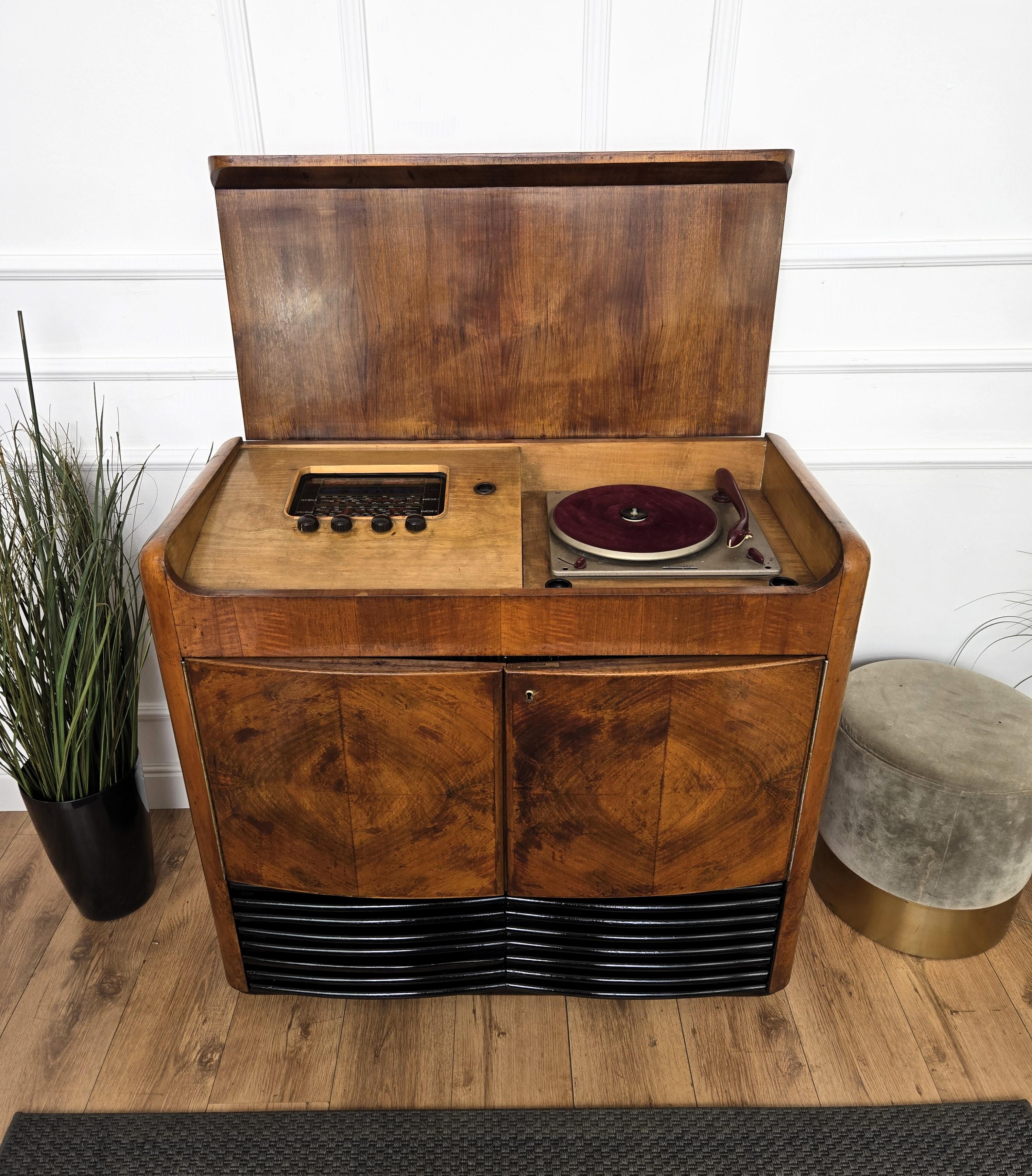 50s Art Deco Italian Radio Vynil Disc Walnut Burl Mirror Mosaic Dry Bar Cabinet (Messing) im Angebot