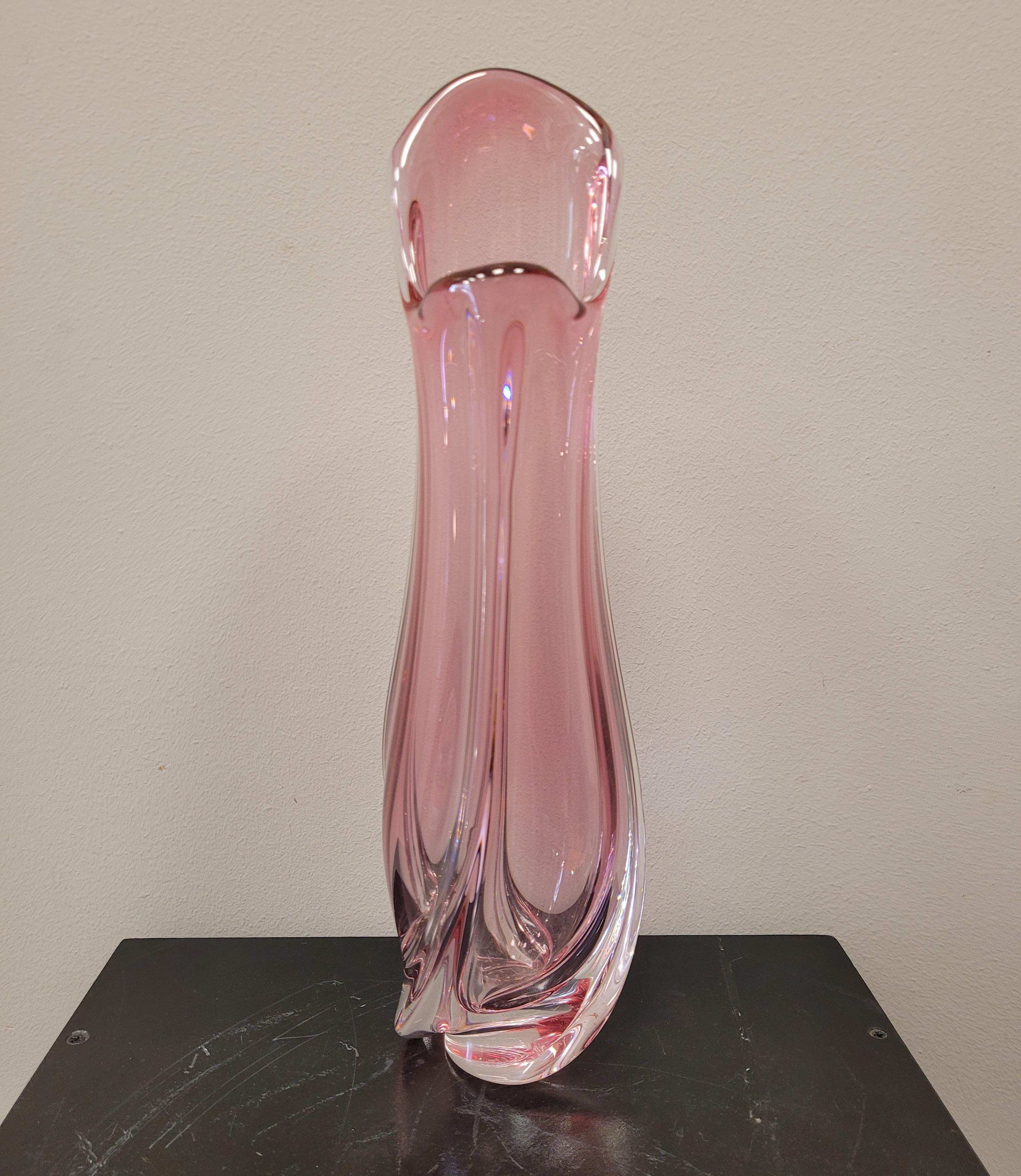 Mid-Century Modern Grand vase en cristal rose signé Val Saint Lambert, Belgique, années 50 en vente