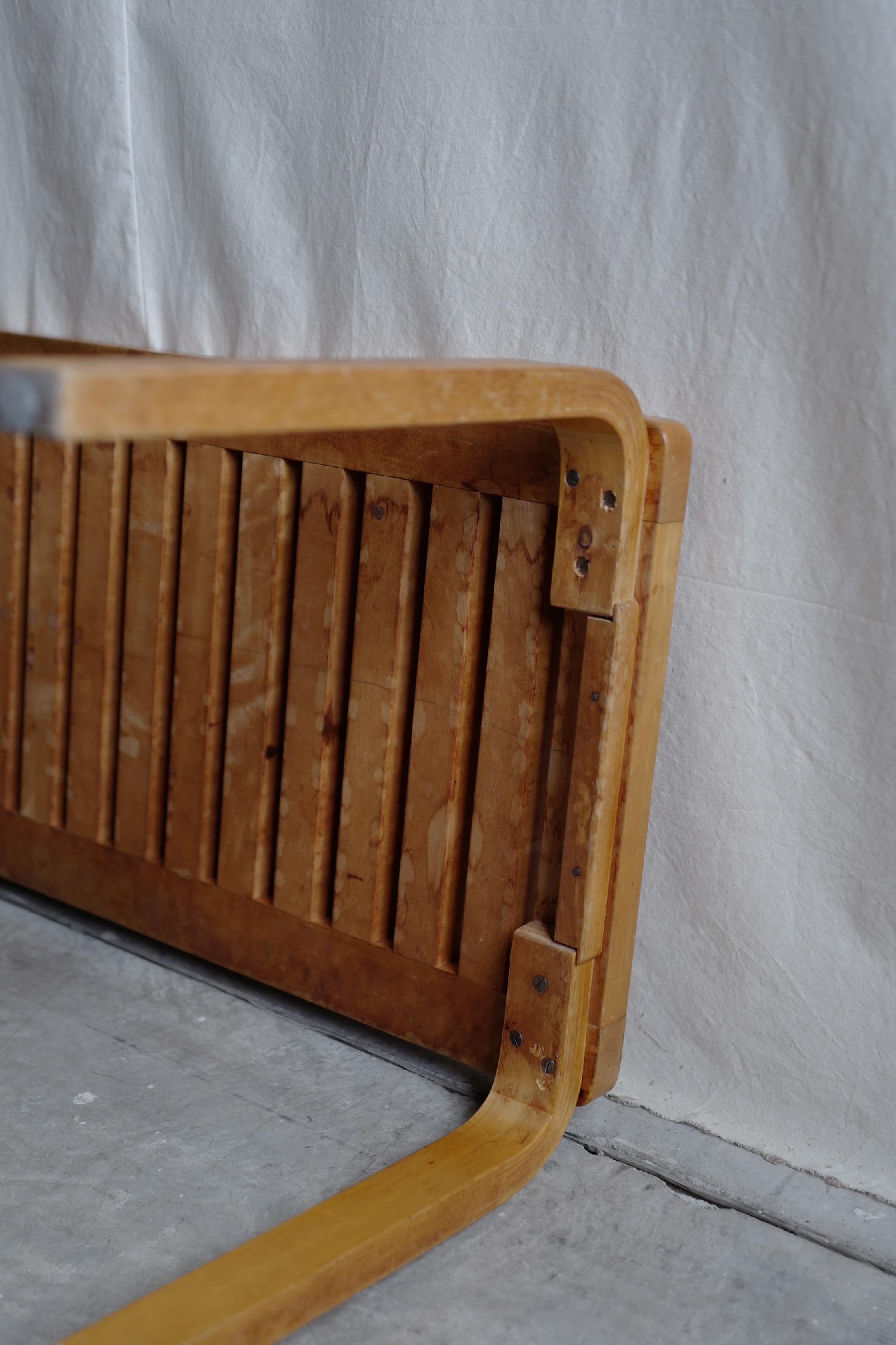 alvar aalto design 153A bench.
This condition is very nice patine and original finish. 