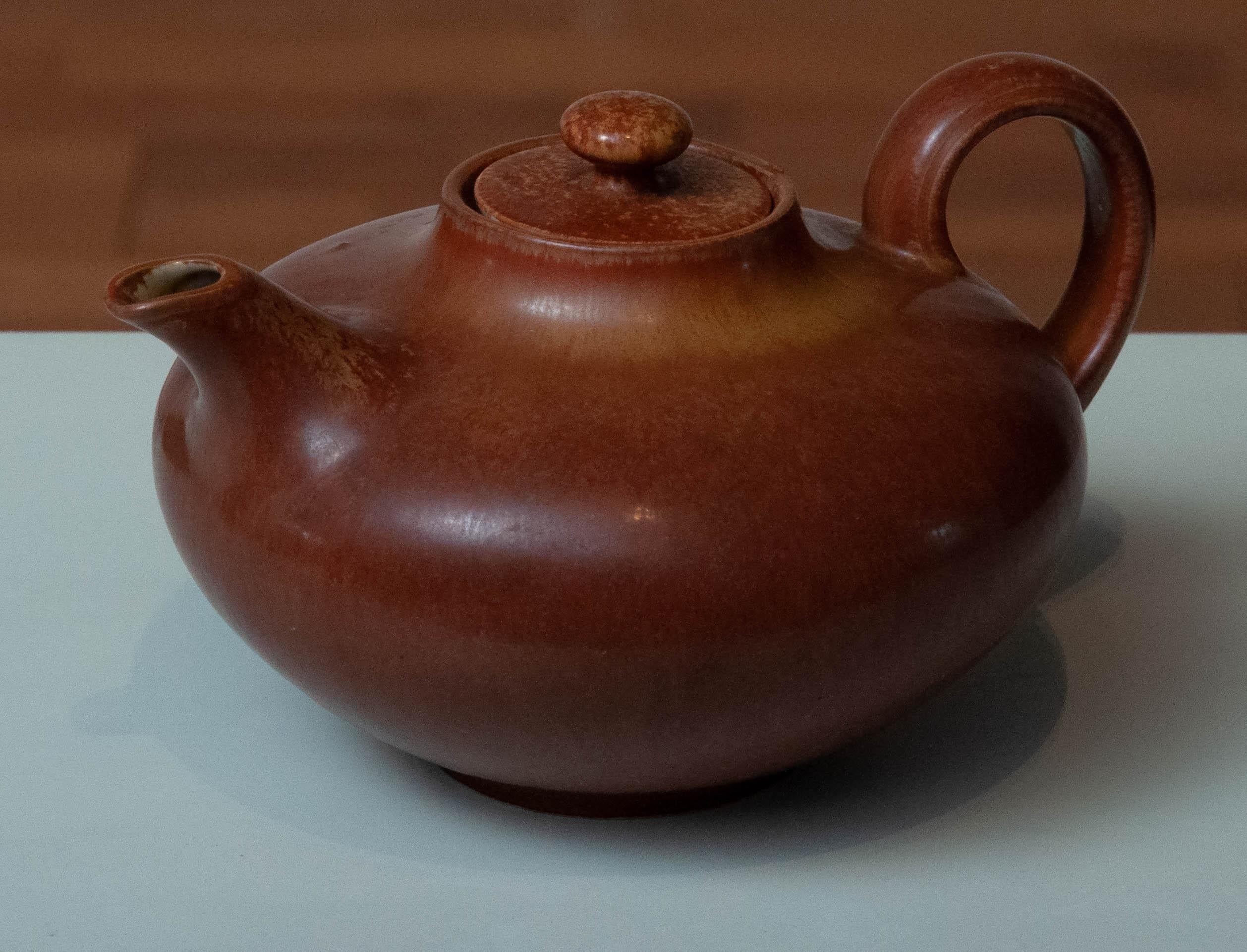 50's Brown Melange Eggshell Glazed Teapot By Gunnar Nylund For Rörstrand Sweden  In Excellent Condition For Sale In Silvolde, Gelderland