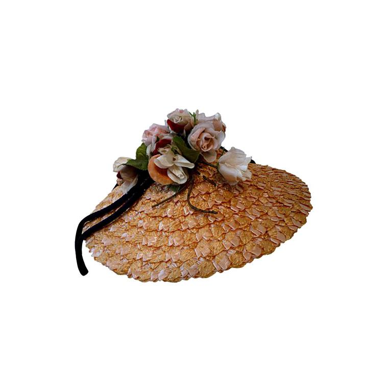 Chapeau de paille garni de fleurs des années 50 en vente