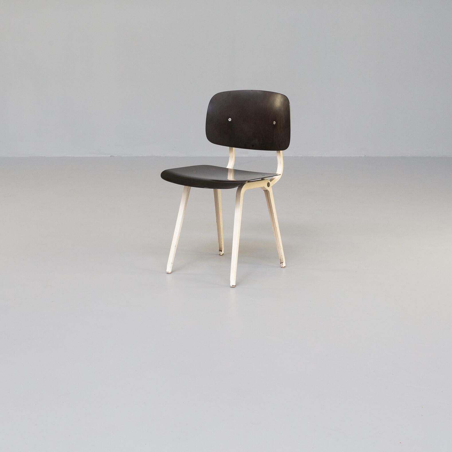 50s Friso Kramer ‘revolt’ Chair for Ahrend de Cirkel Set/8 In Good Condition For Sale In Amstelveen, Noord