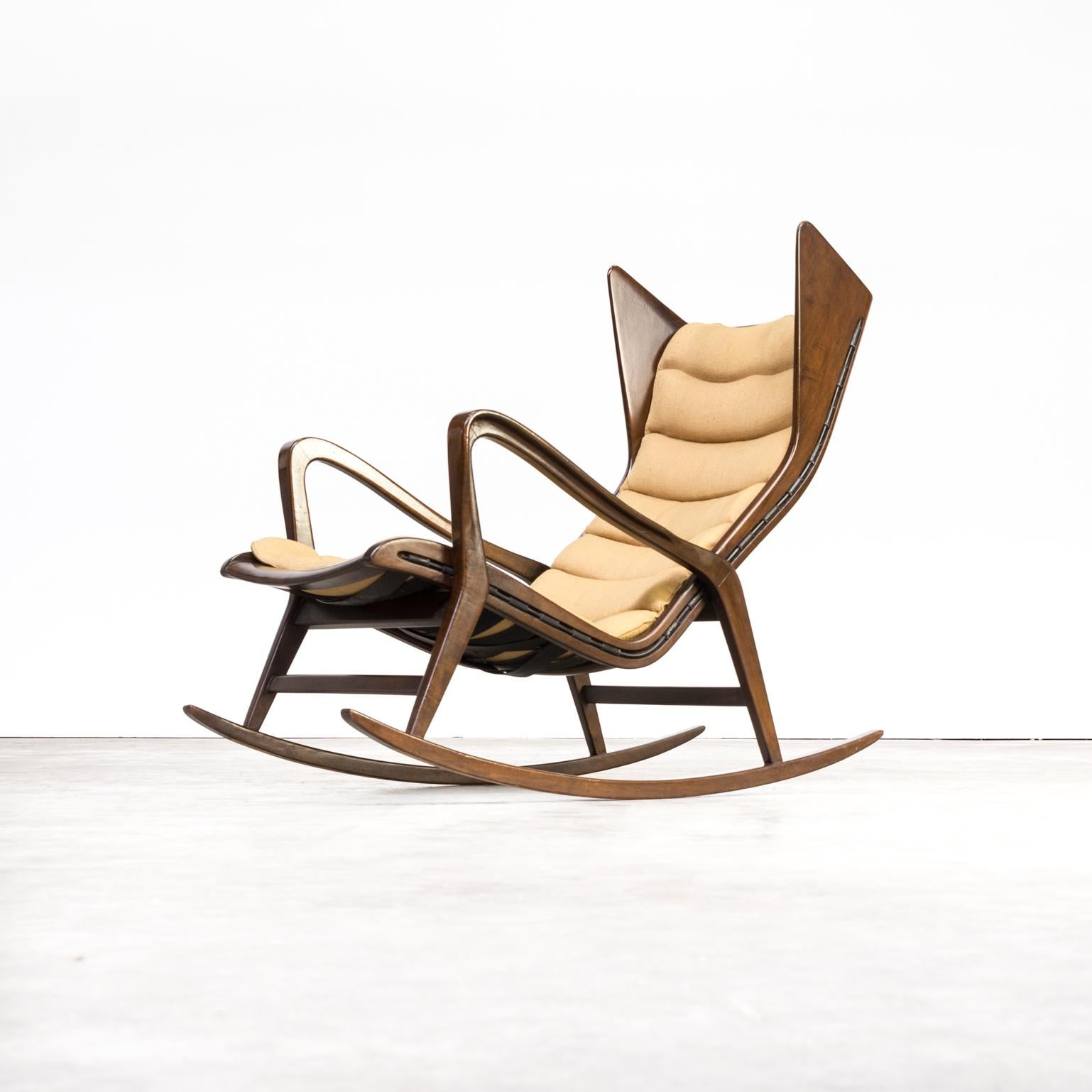 Walnut 1950s Gio Ponti, attributed, Model 572 Rocking Chair for Cassina For Sale