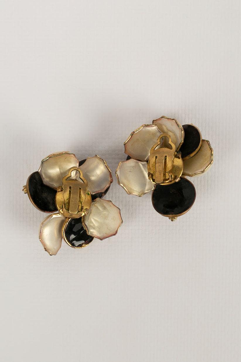 50's Golden Metal and Glass Paste Earrings  For Sale 1