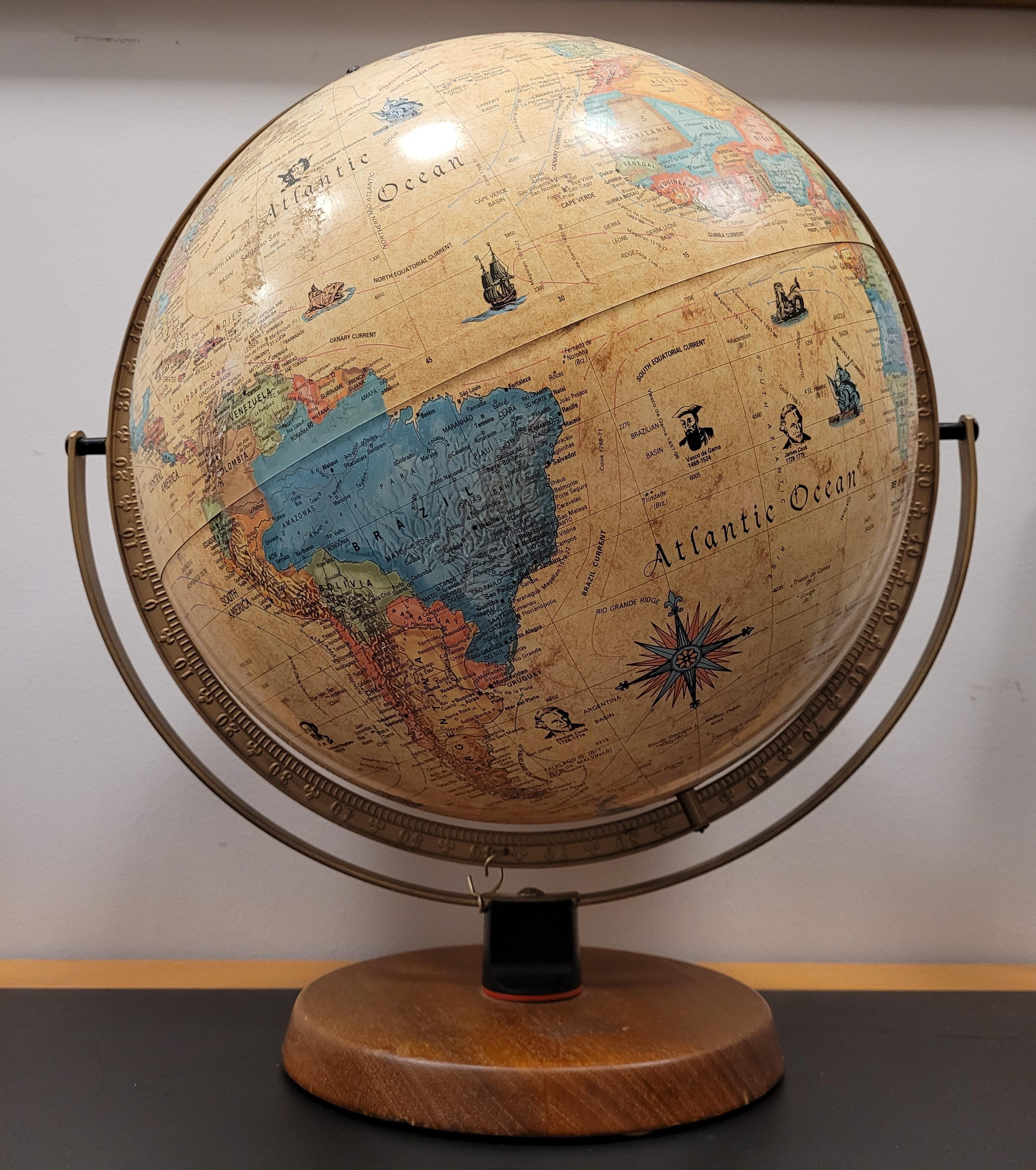 50s Great Danish  Earth Globe , wooden foot In Good Condition In VALLADOLID, ES