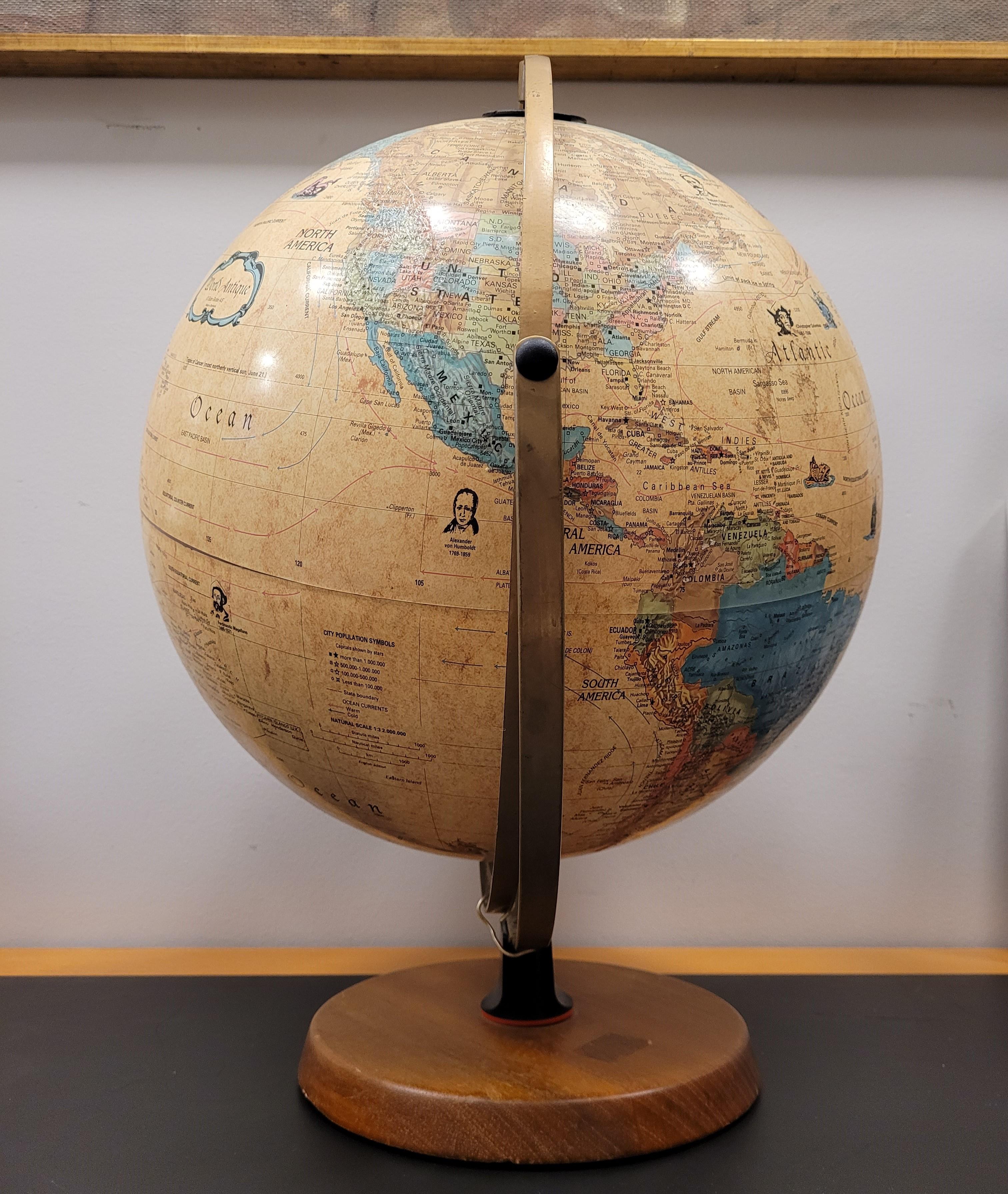 50er Jahre Great Danish  Earth Globe, Holzfuß für Damen oder Herren