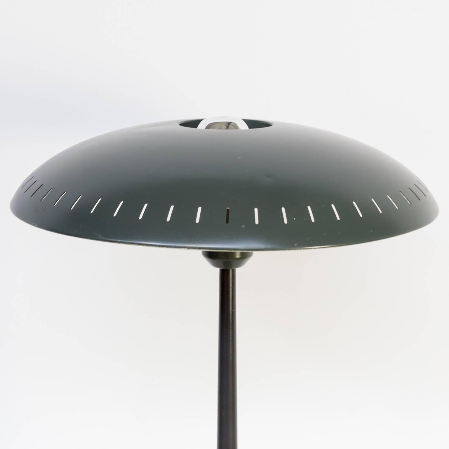 1950s Louis Kalff Table Lamp for Philips In Good Condition For Sale In Amstelveen, Noord