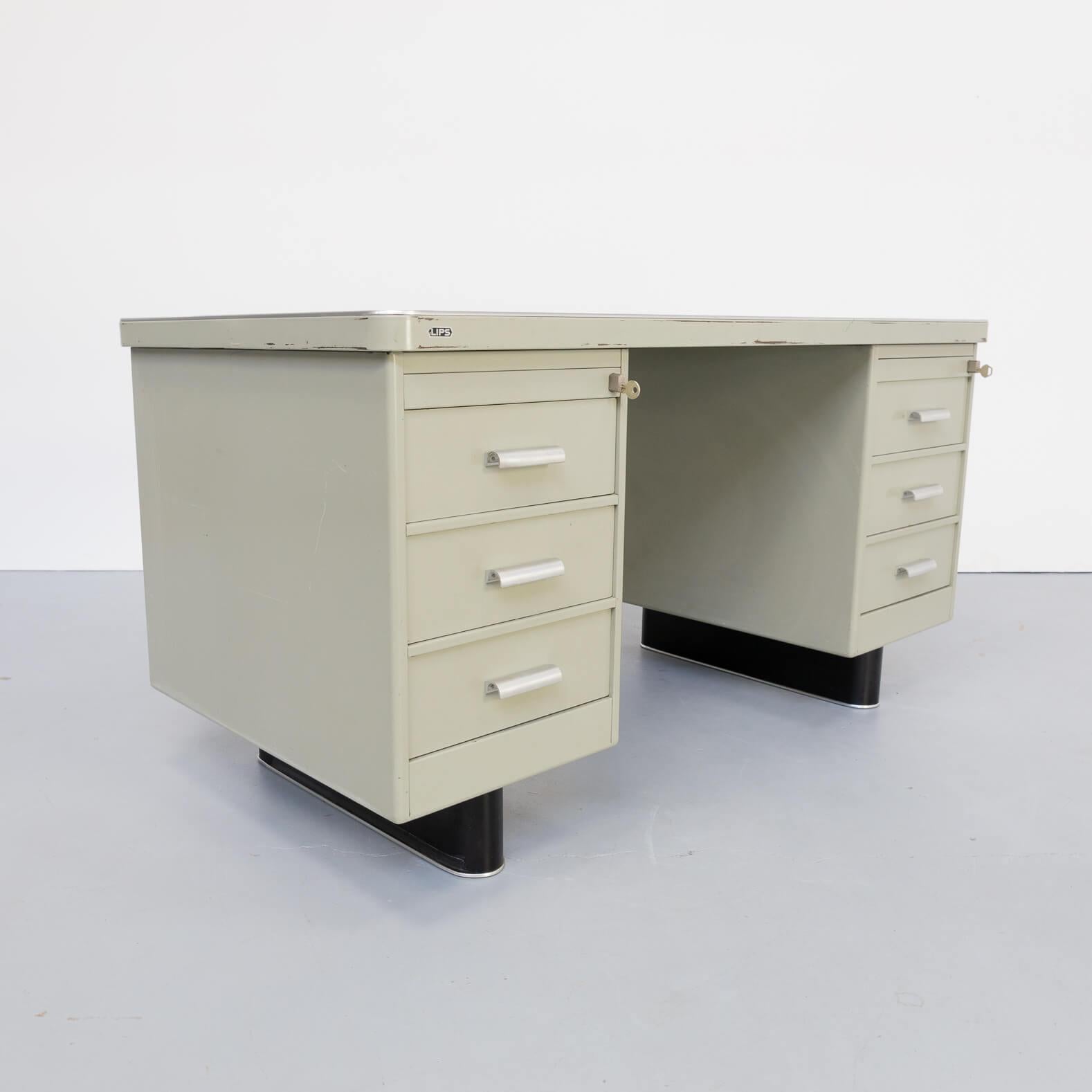 1950s Metal Writing Desk with Chair for Lips For Sale 6