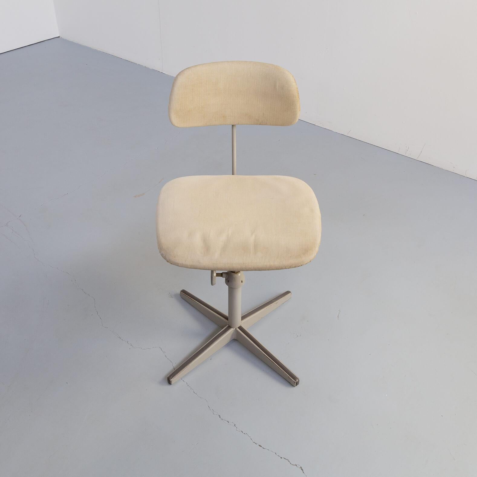 1950s Metal Writing Desk with Chair for Lips For Sale 11