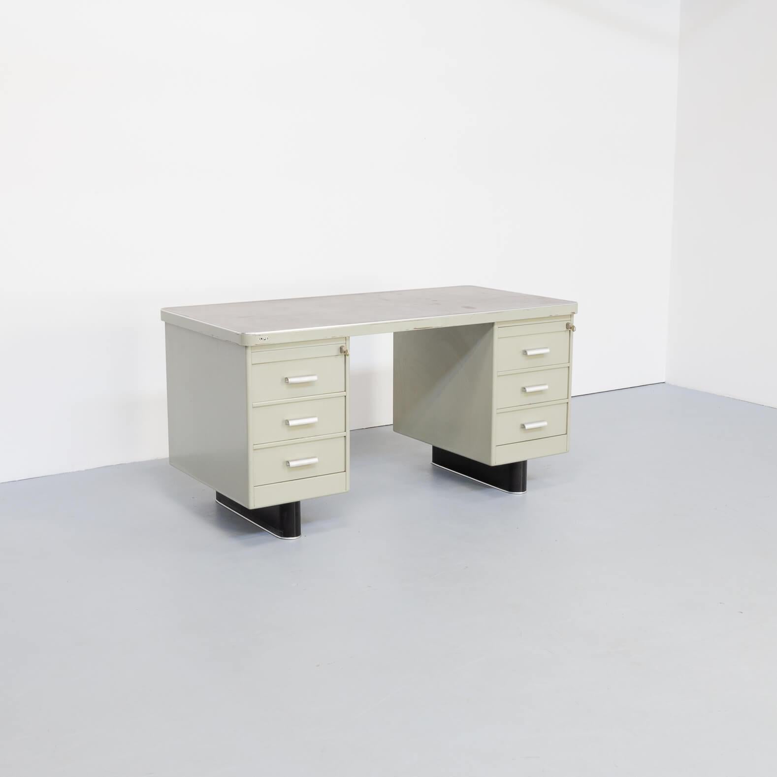 Dutch 1950s Metal Writing Desk with Chair for Lips For Sale