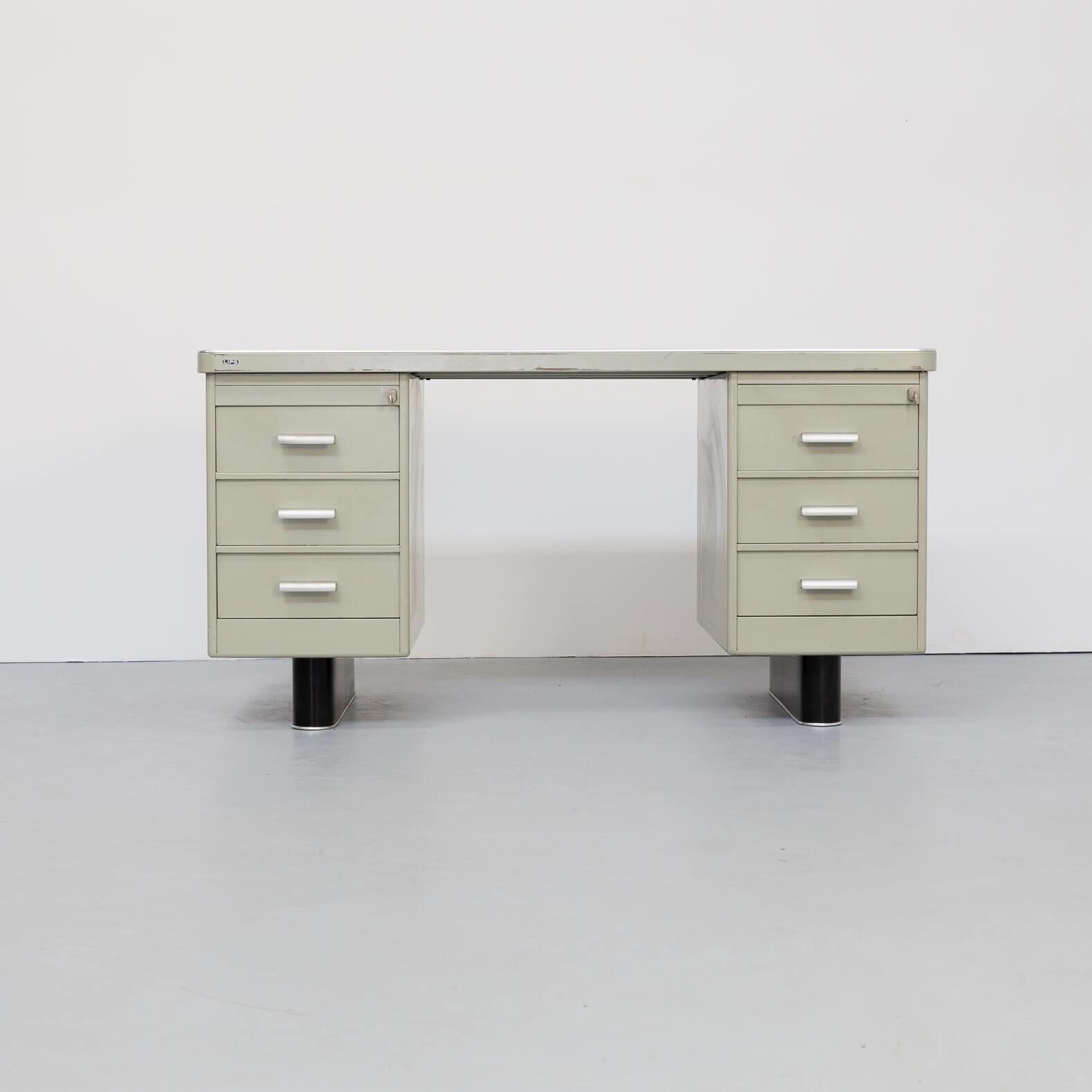 1950s Metal Writing Desk with Chair for Lips In Good Condition For Sale In Amstelveen, Noord