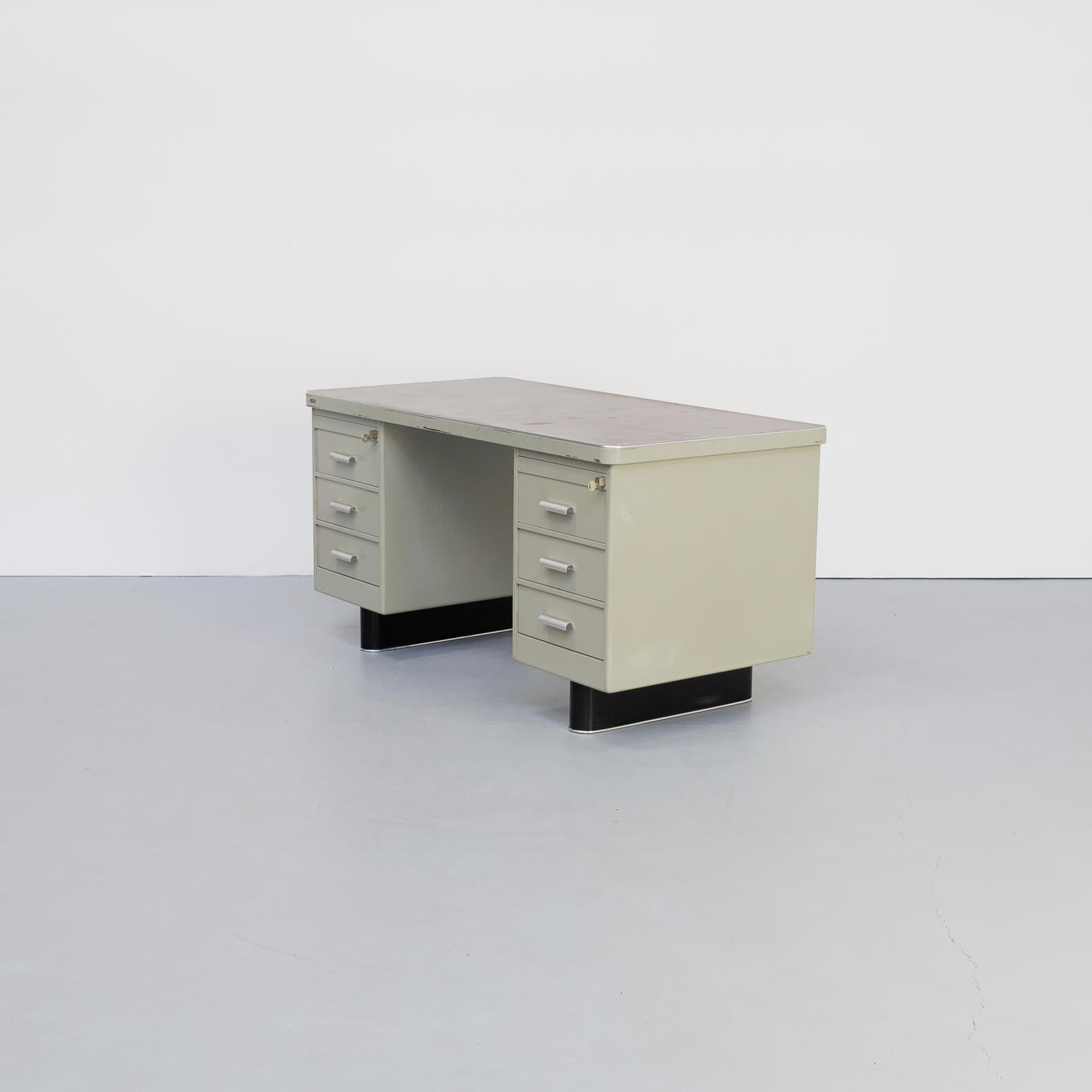 1950s Metal Writing Desk with Chair for Lips For Sale 2
