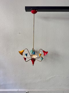 Lampadario multicolore degli anni '50 in metallo verniciato stile ottone Stilnovo Italia