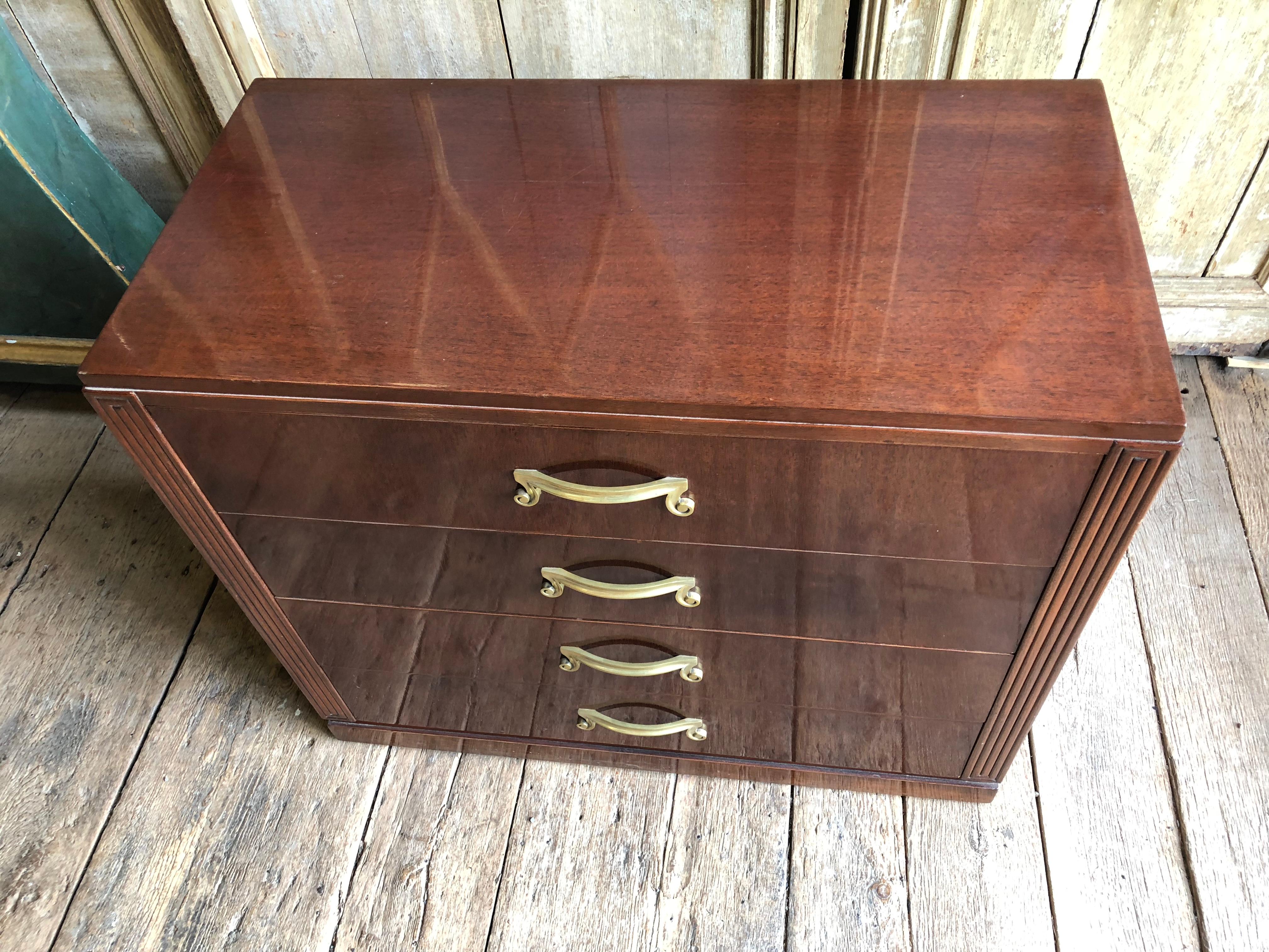 1950s Modern Chest of Drawers in Mahogany In Good Condition In Doylestown, PA