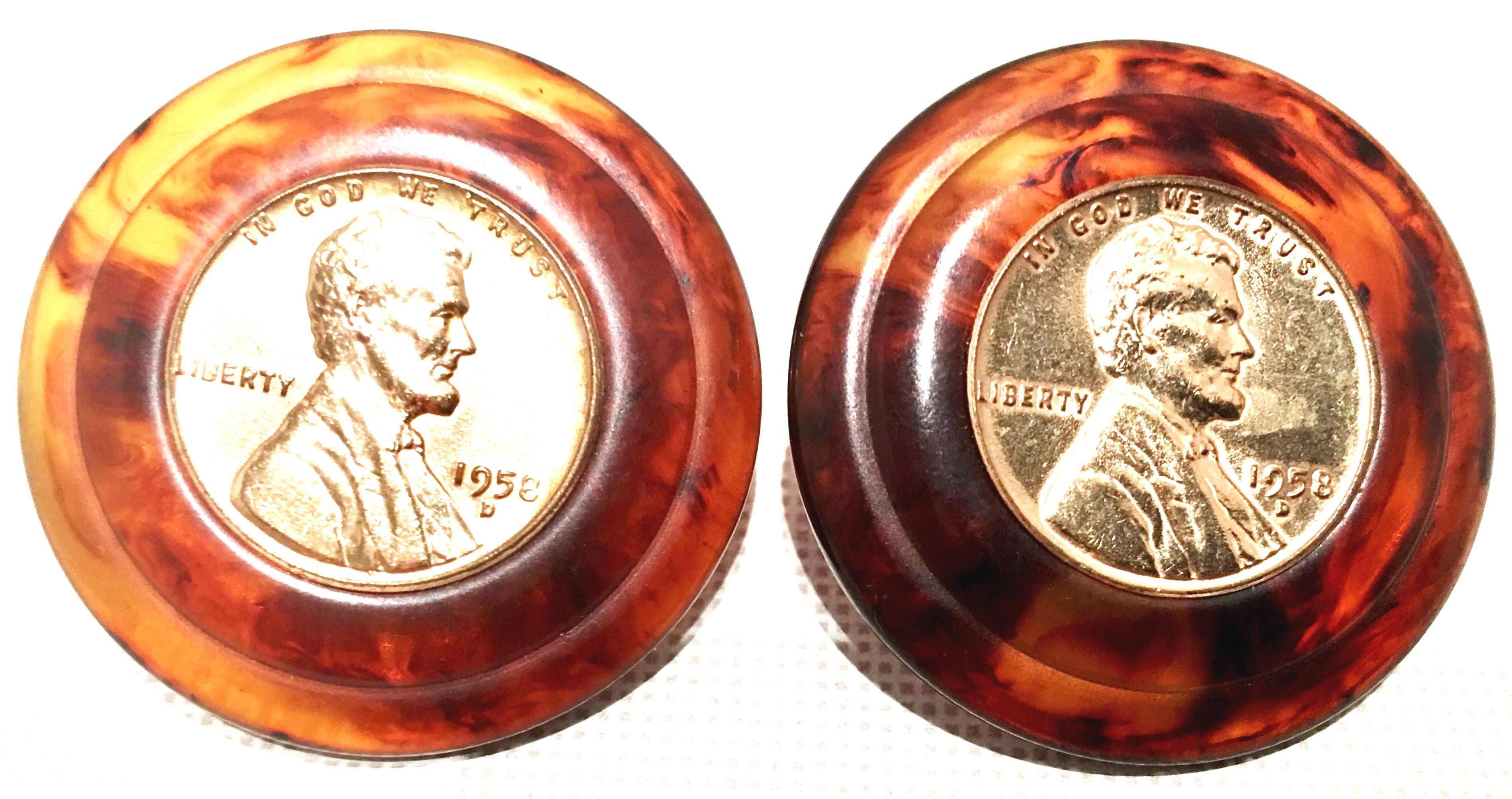 50'S Pair Bakelite Faux Tortoise 1958 US Lincoln Penny Coin Earrings By, Bergere In Good Condition In West Palm Beach, FL