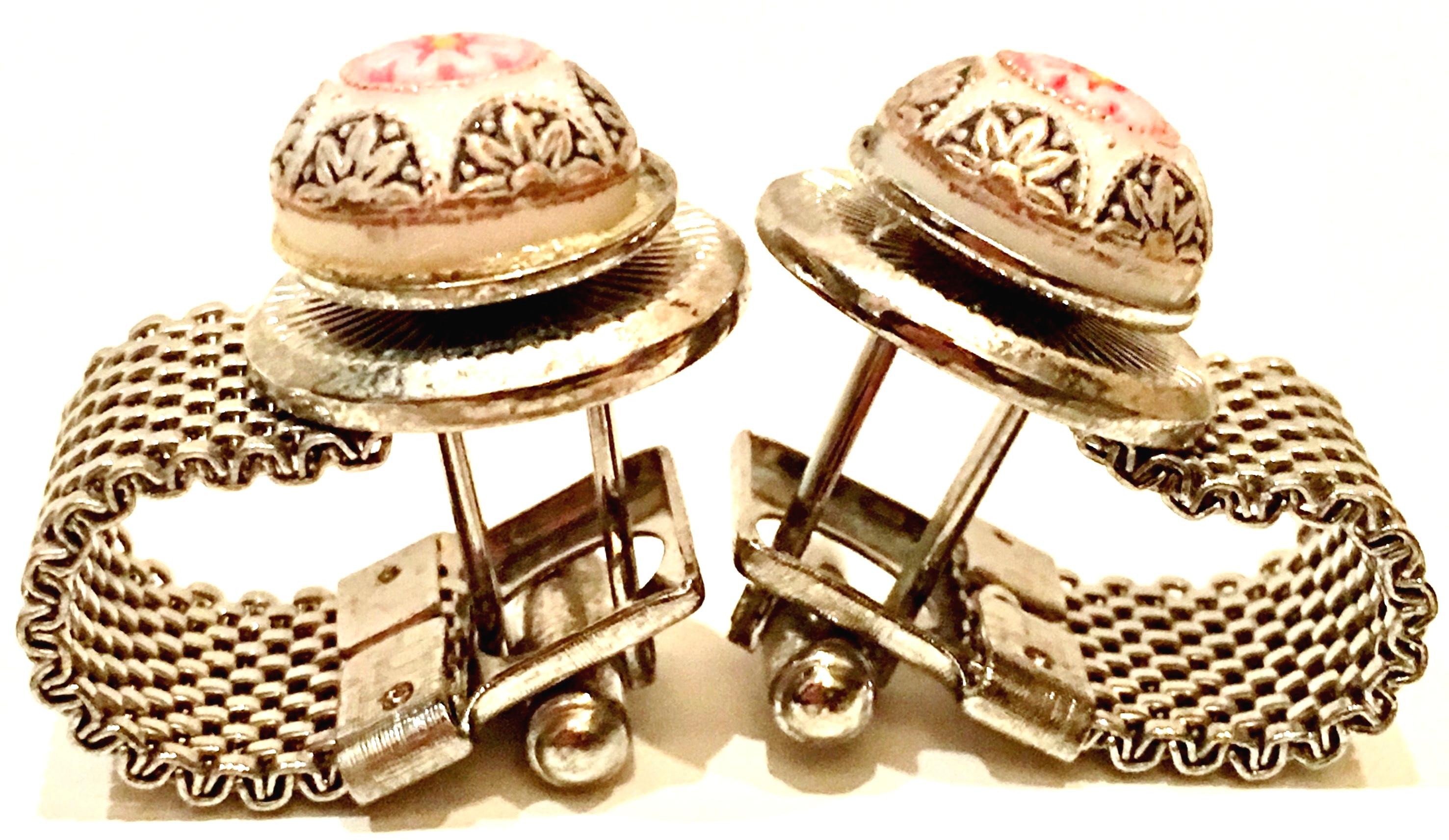 Women's or Men's 50'S Pair Of Silver Metal Mesh & Hand Stained Pearl Cufflinks For Sale