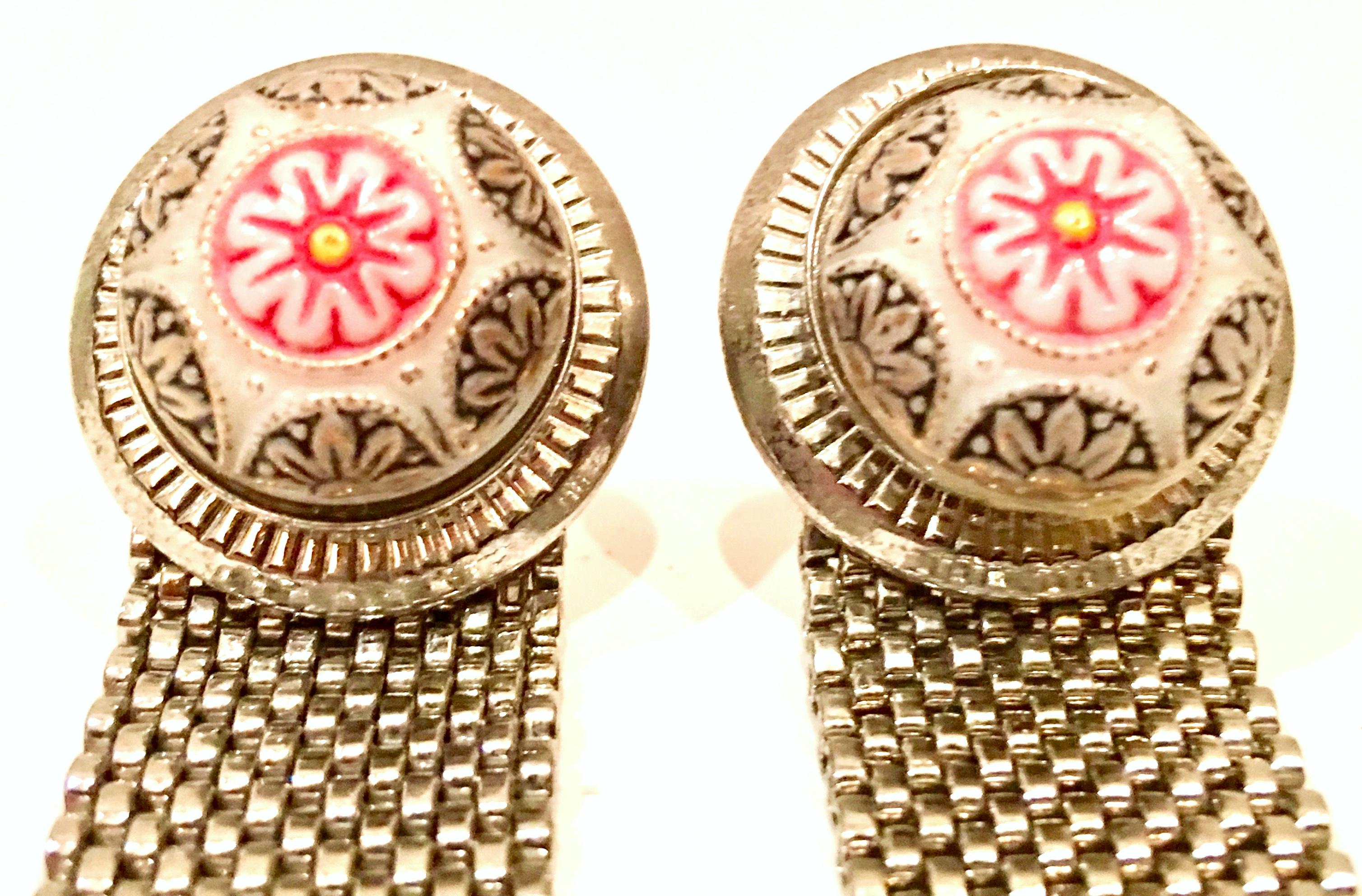 50'S Pair Of Silver Metal Mesh & Hand Stained Pearl Cufflinks For Sale 2
