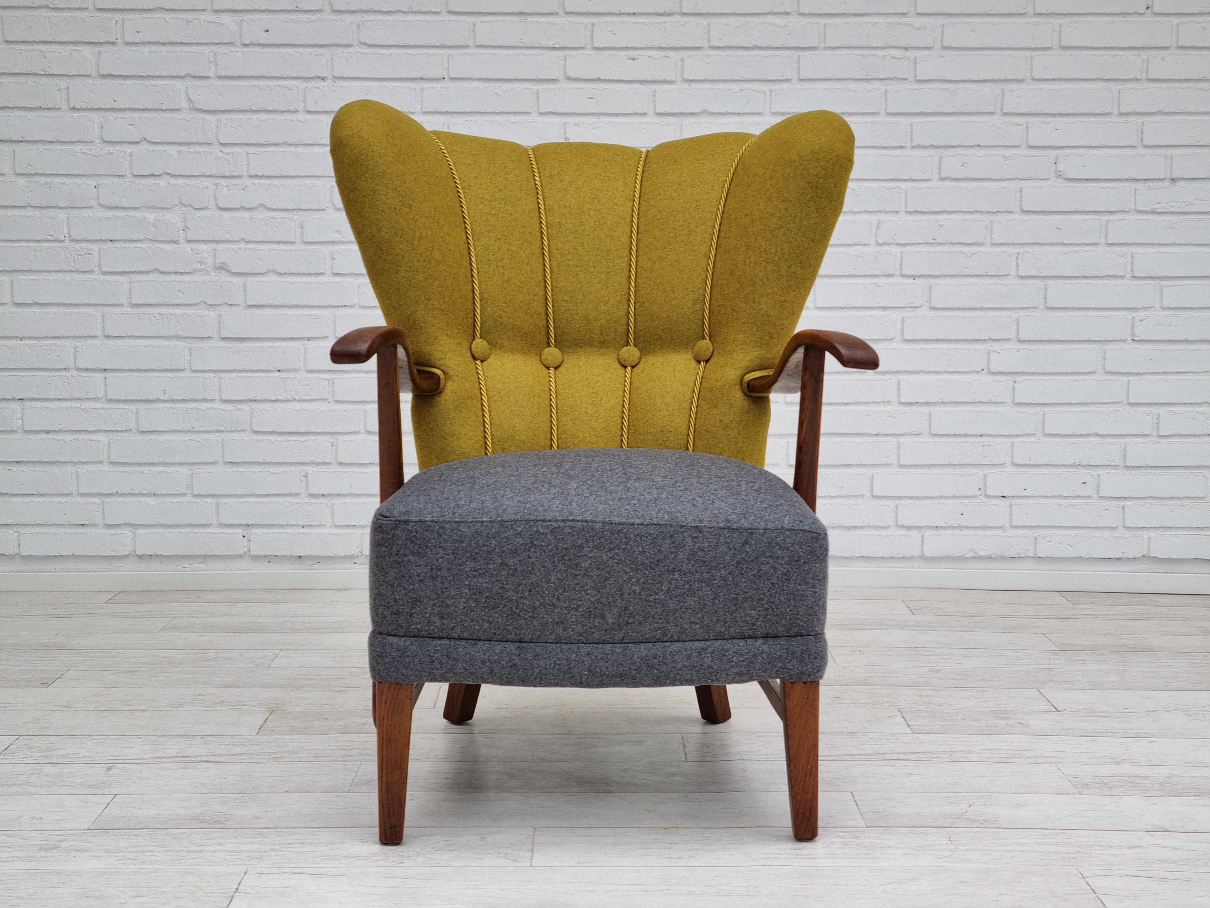 50s, refurbished Danish relax armchair, furniture wool fabric, oak In Good Condition In Tarm, 82
