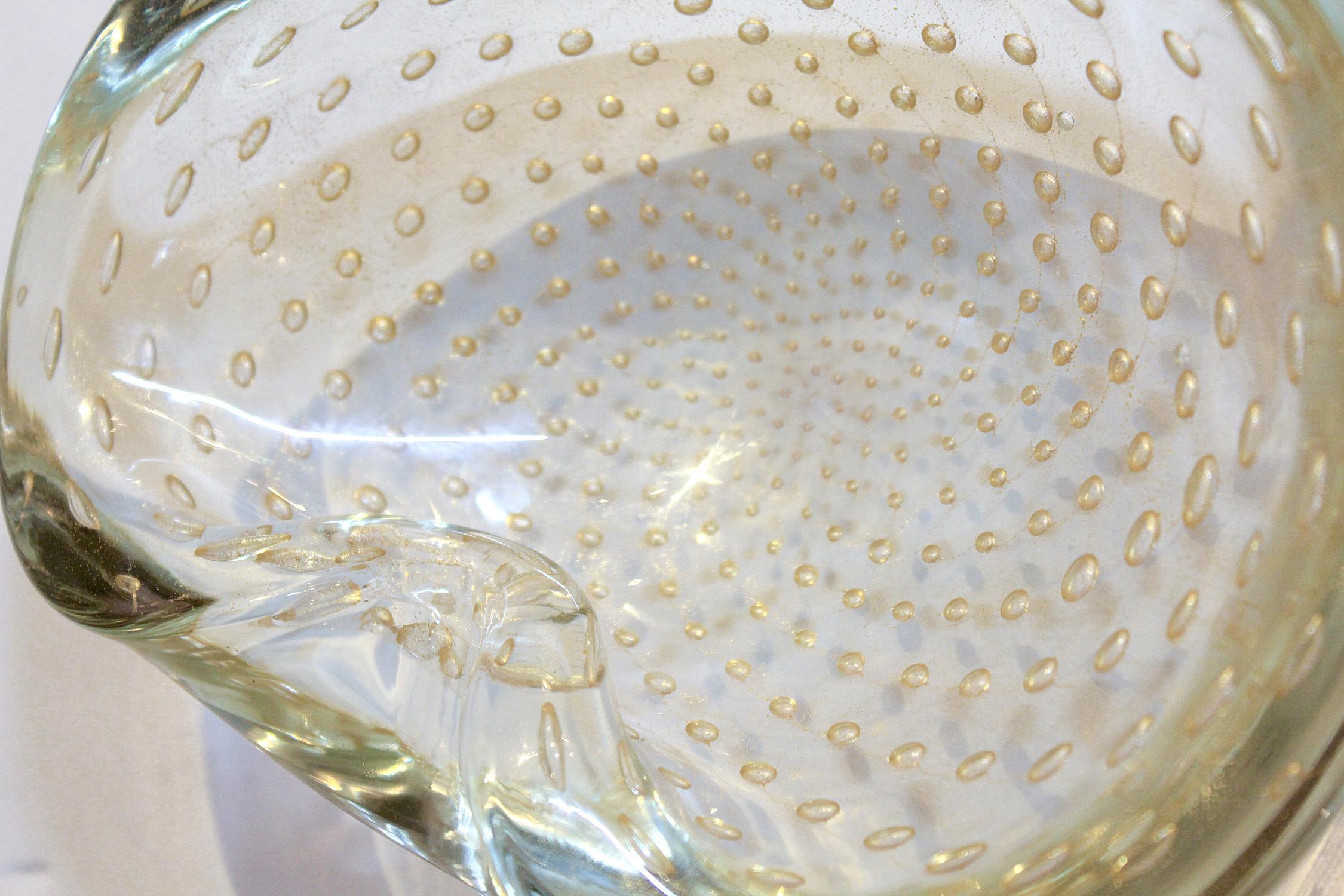 1950s Seguso Murano Glass Gold Dusted Kidney Shaped Bowl with Controlled Bubbles For Sale 1
