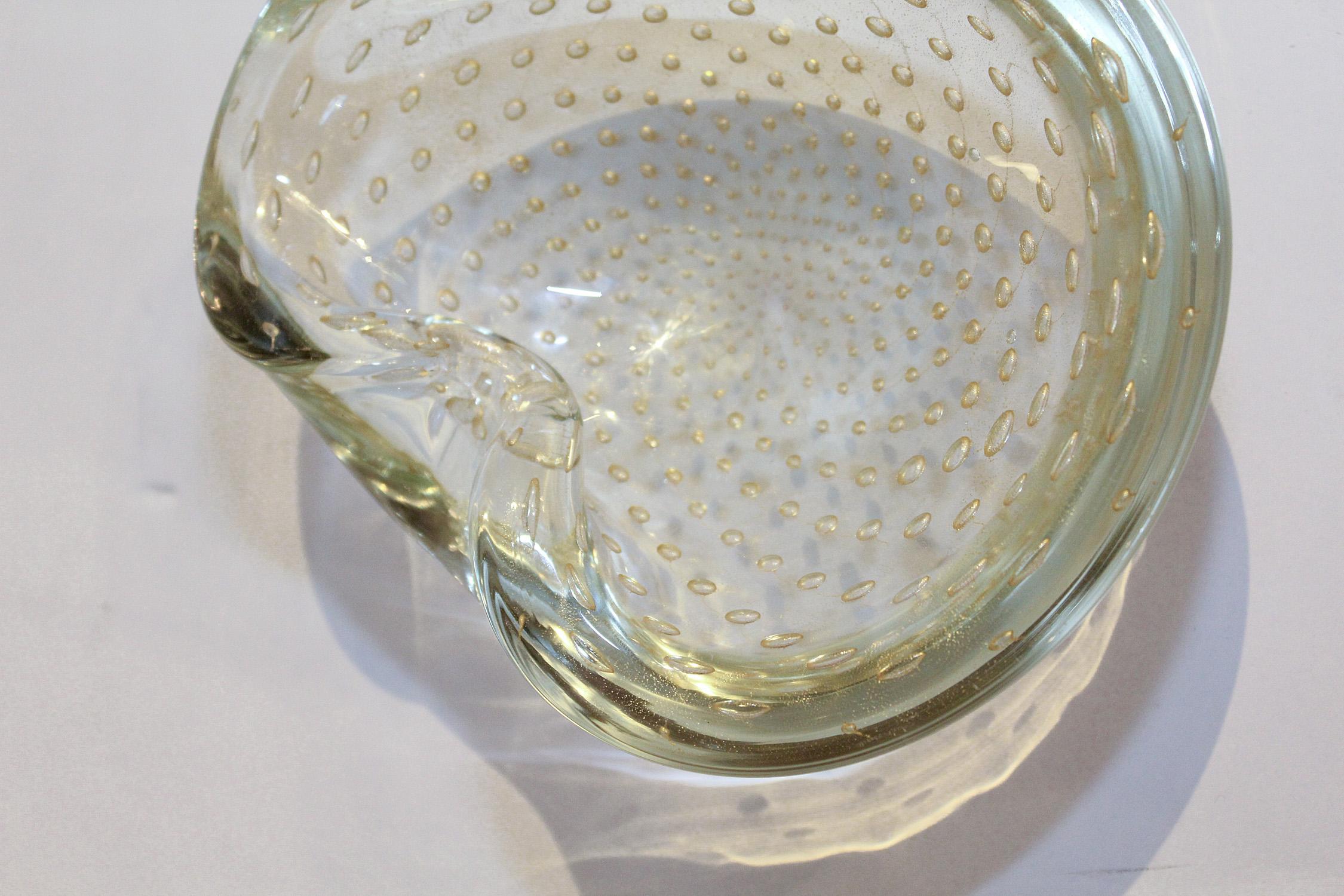Mid-20th Century 1950s Seguso Murano Glass Gold Dusted Kidney Shaped Bowl with Controlled Bubbles For Sale