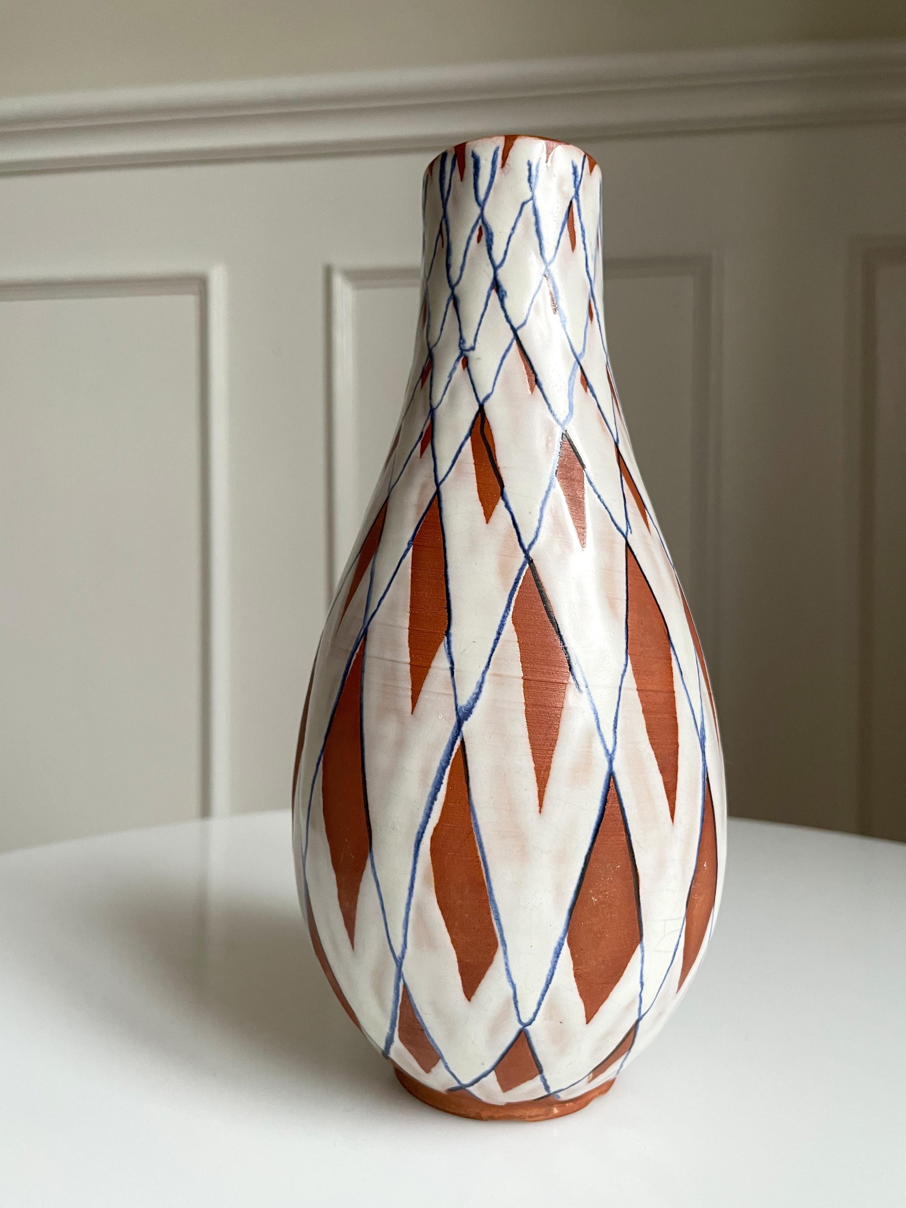 Céramique Vase suédois à rayures à carreaux Gabriel Keramik des années 1940 en vente