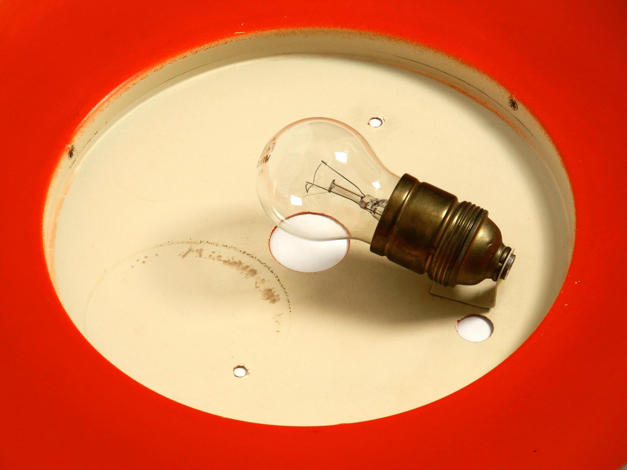 Lampe murale ou plafonnier des années 50 en verre avec réflecteur métallique de Kaiser Leuchten en vente 6