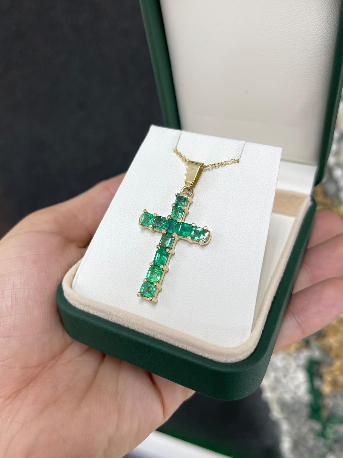 Cruz esmeralda de oro de 14 quilates de 5,0 qt Esmeraldas talla esmeralda y corte Asscher Cruz unisex Corte Asscher en venta