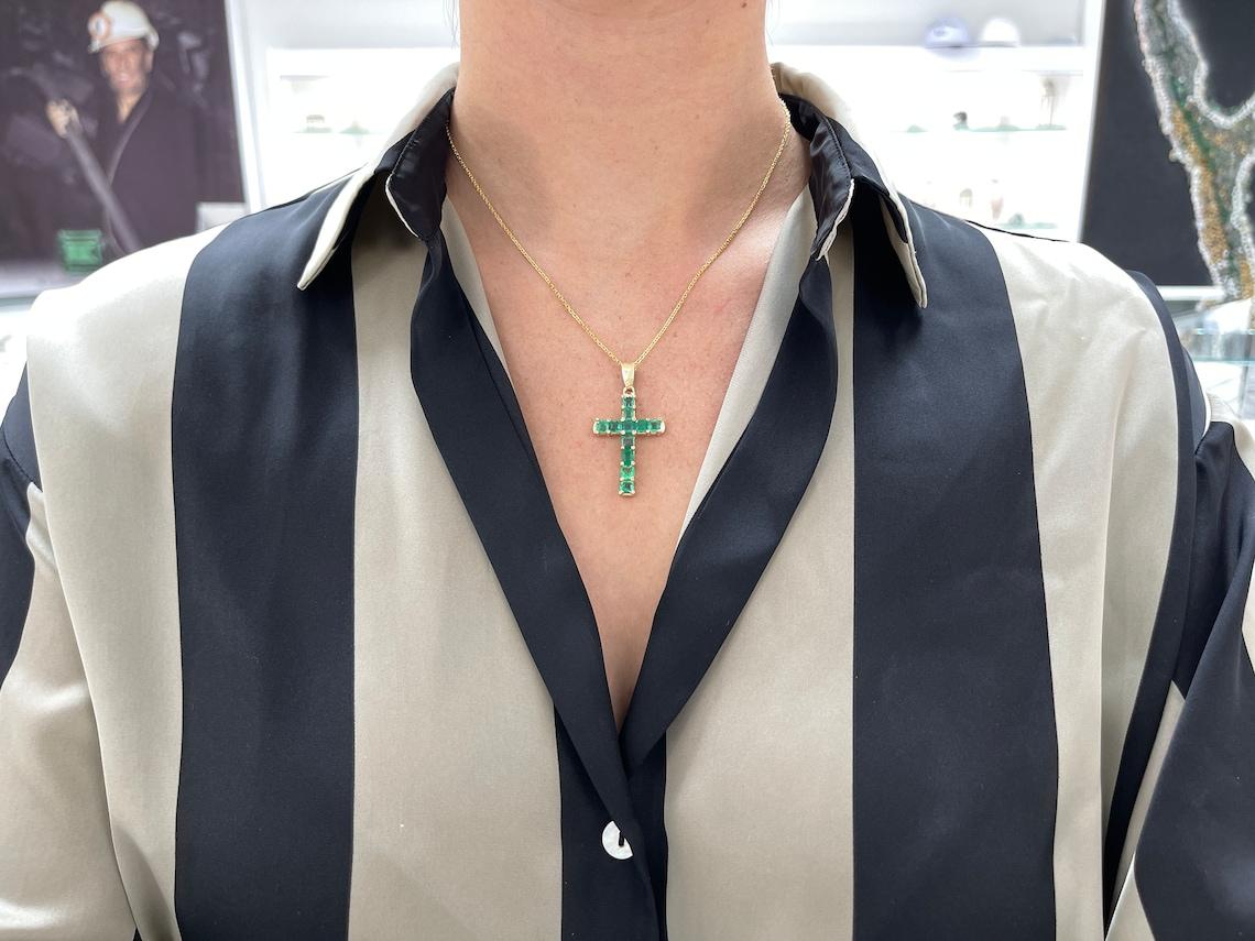 De las mujeres Cruz esmeralda de oro de 14 quilates de 5,0 qt Esmeraldas talla esmeralda y corte Asscher Cruz unisex en venta