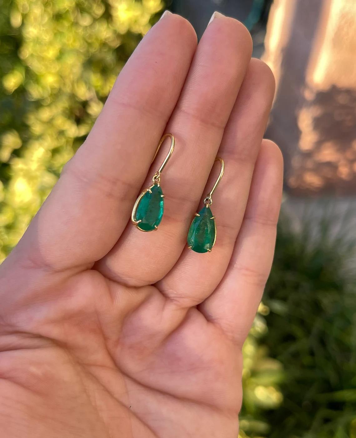 5.0tcw 18K Natural Lush Dark Green Pear 4 Prong Solitaire Dangle Hook Earrings In New Condition For Sale In Jupiter, FL