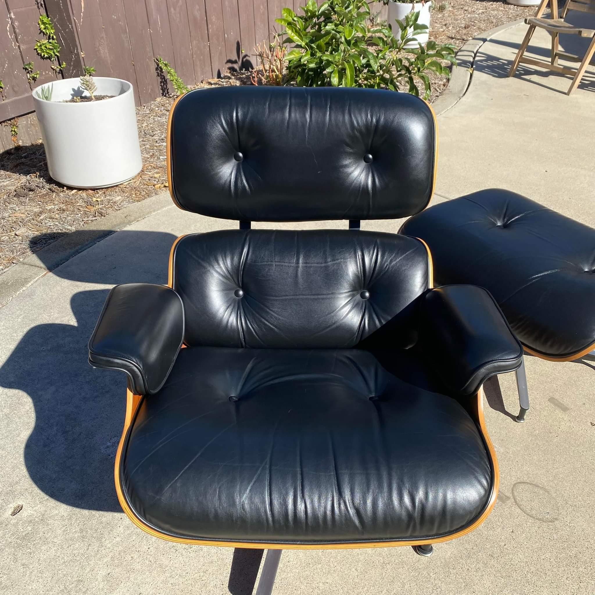 50th Anniversary Mid Century Modern Eames Lounge Chair and Ottoman In Excellent Condition In Chino Hills, CA