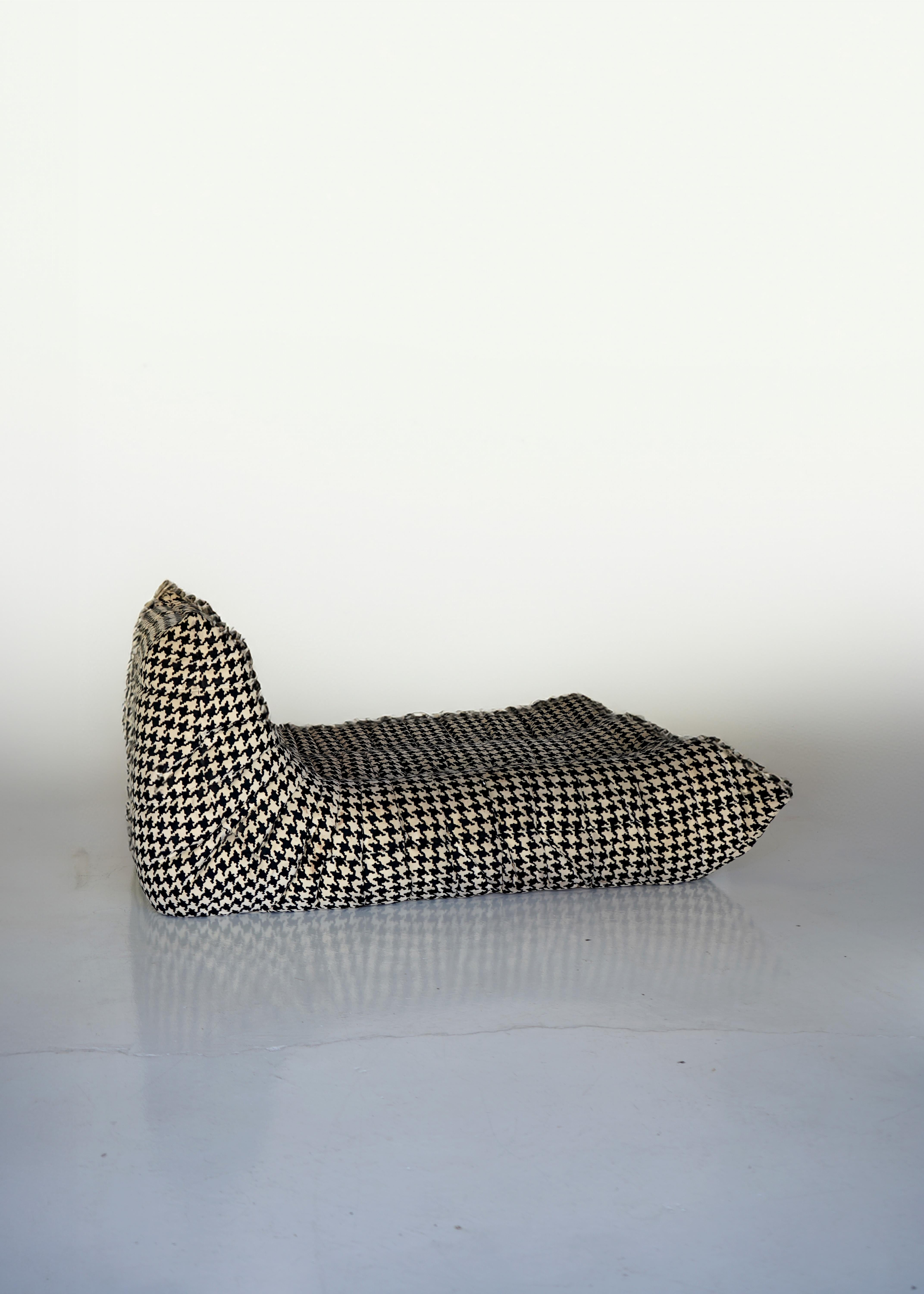 Special 50th Anniversary Togo chaise by Ligne Roset in limited edition houndstooth Alcantara. Exceedingly rare model/fabric in very good condition. 

Message for shipping quote.