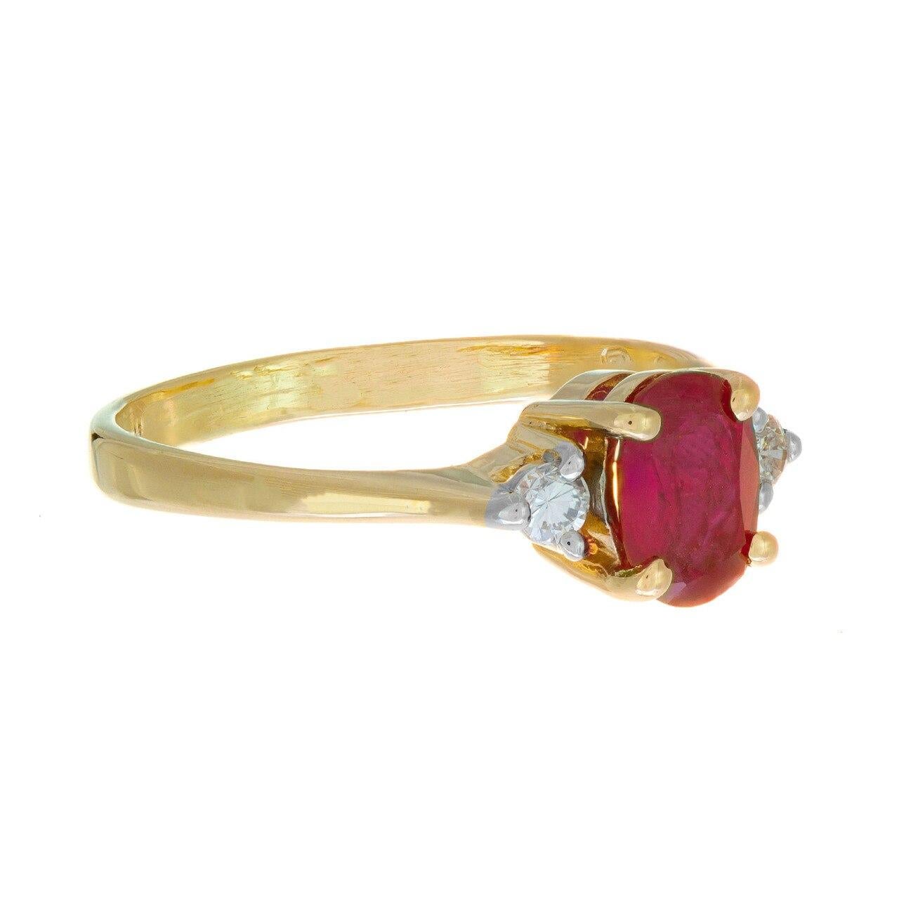 .51 Carat Ruby Diamond Yellow Gold Three-Stone Engagement Ring In Good Condition For Sale In Stamford, CT