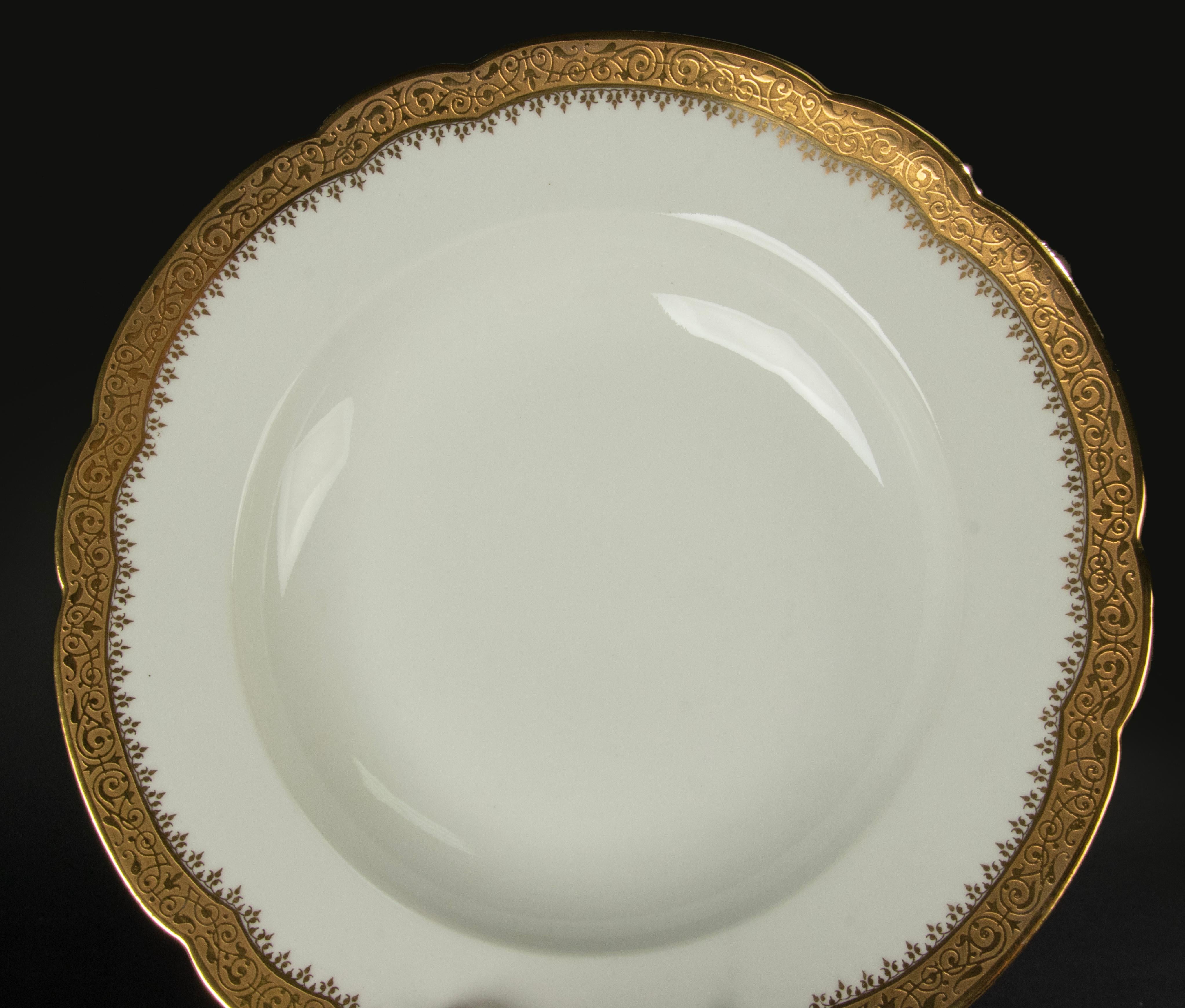 Hand-Crafted 51-Piece Set Porcelain Tableware for 12 Persons - Limoges Incrusted Gold Trims