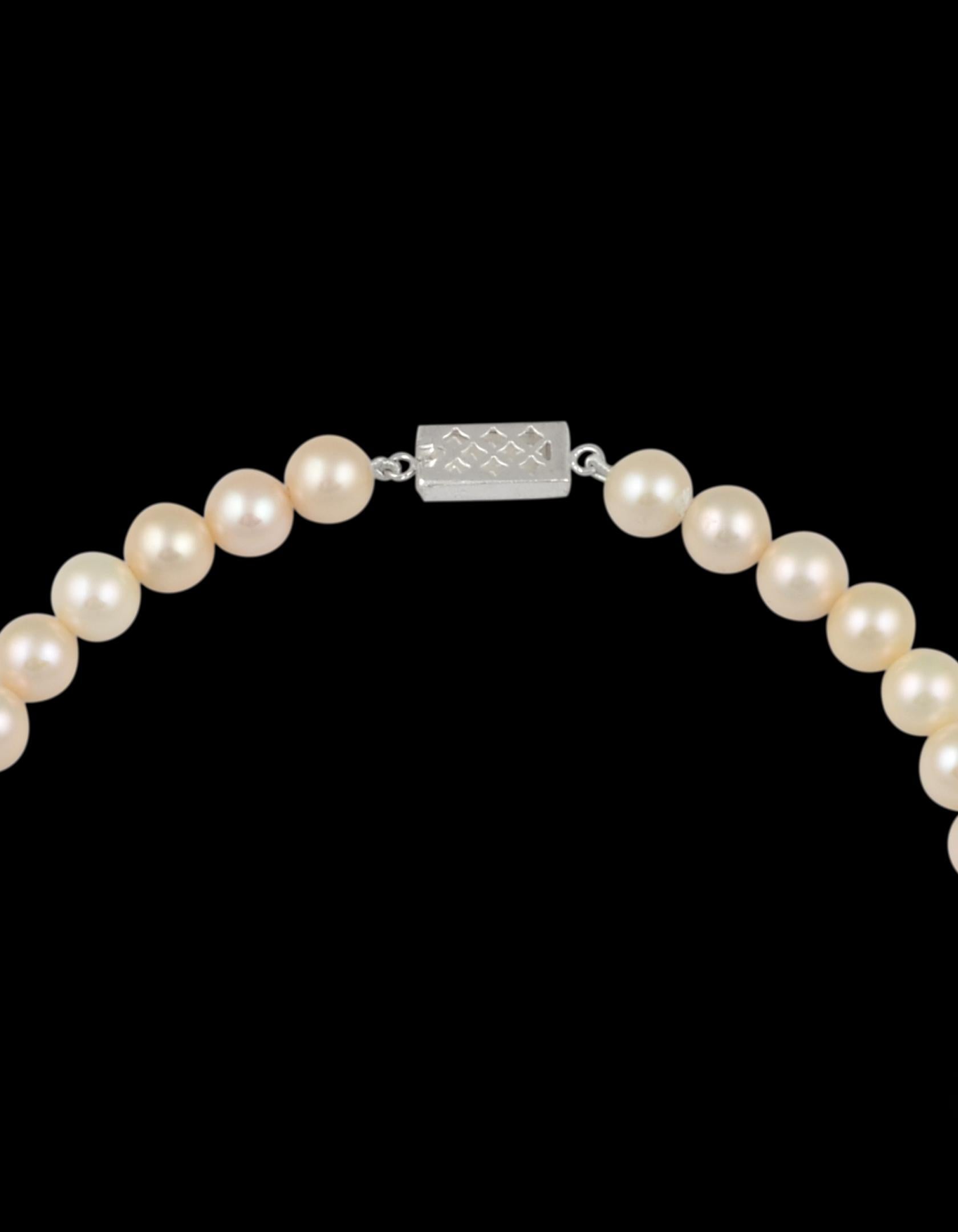 51 Round White Fresh Water  Pearls Strand Necklace Set in silver Clasp, 18