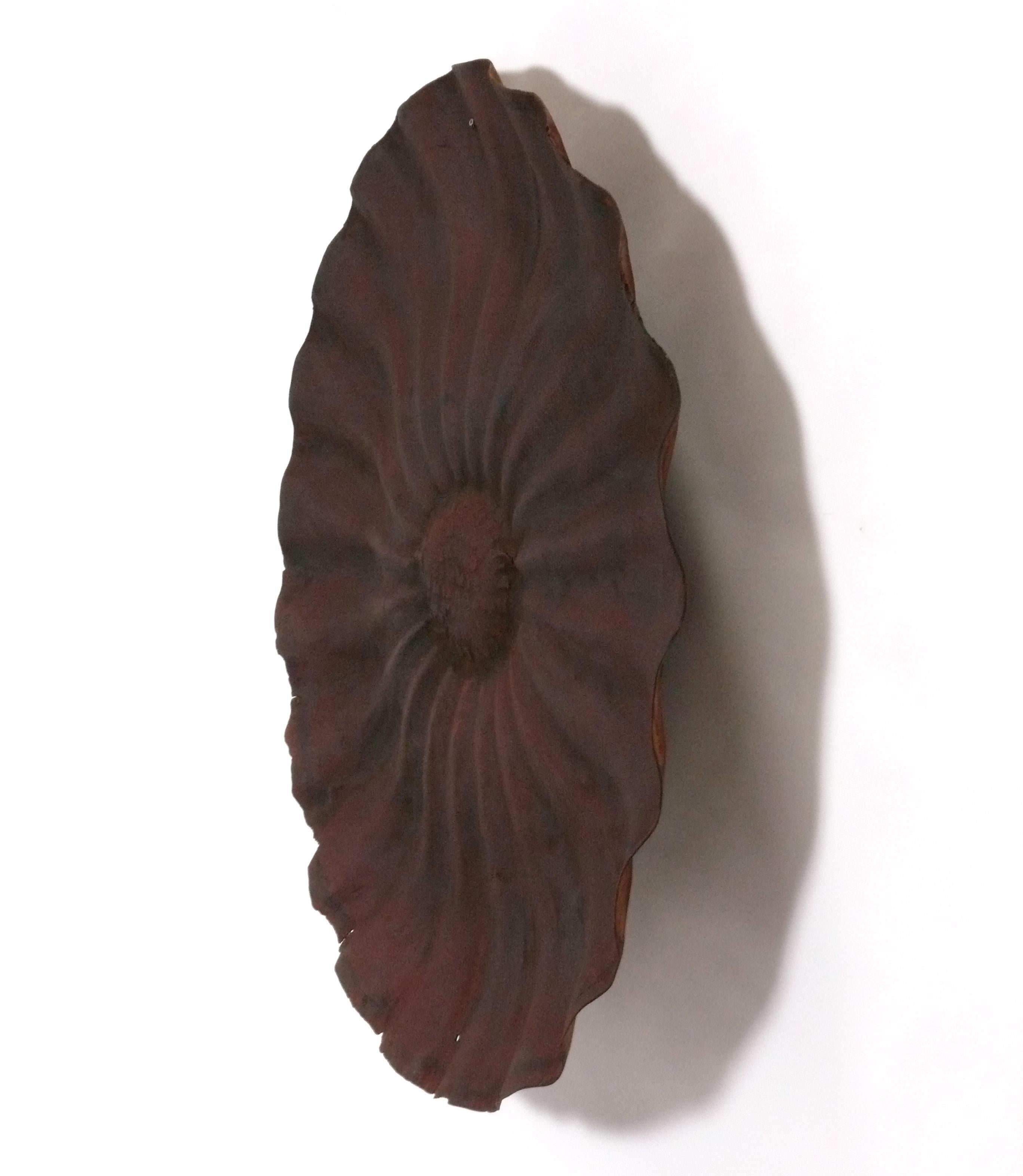 Sculpture murale en cuir ondulé de 51 pouces Ancienne capsule de foin en cuir du 19e siècle en vente 5