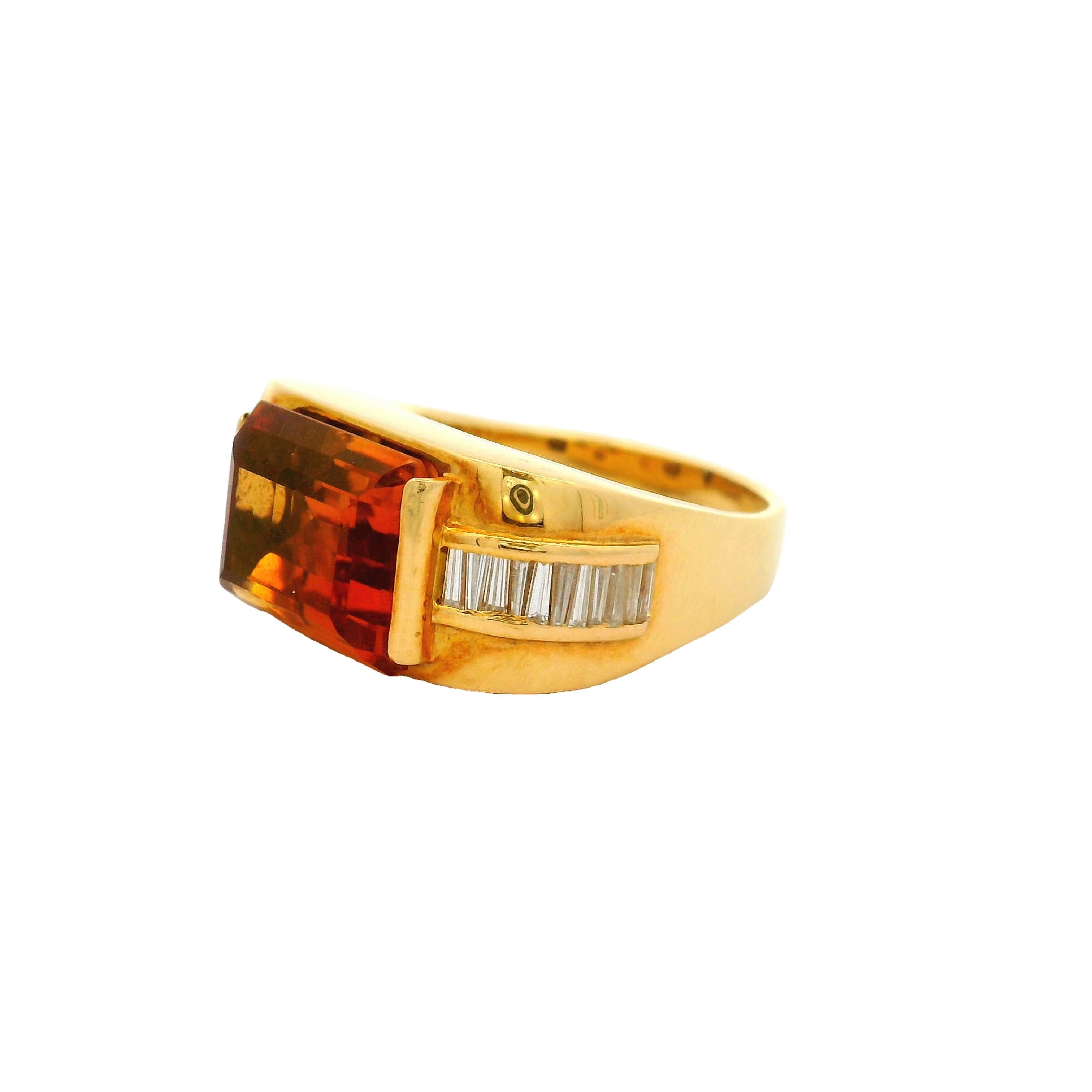 Ring aus 18 Karat Gelbgold mit 5,10 Karat Citrin und Diamant im Zustand „Hervorragend“ im Angebot in Beverly Hills, CA