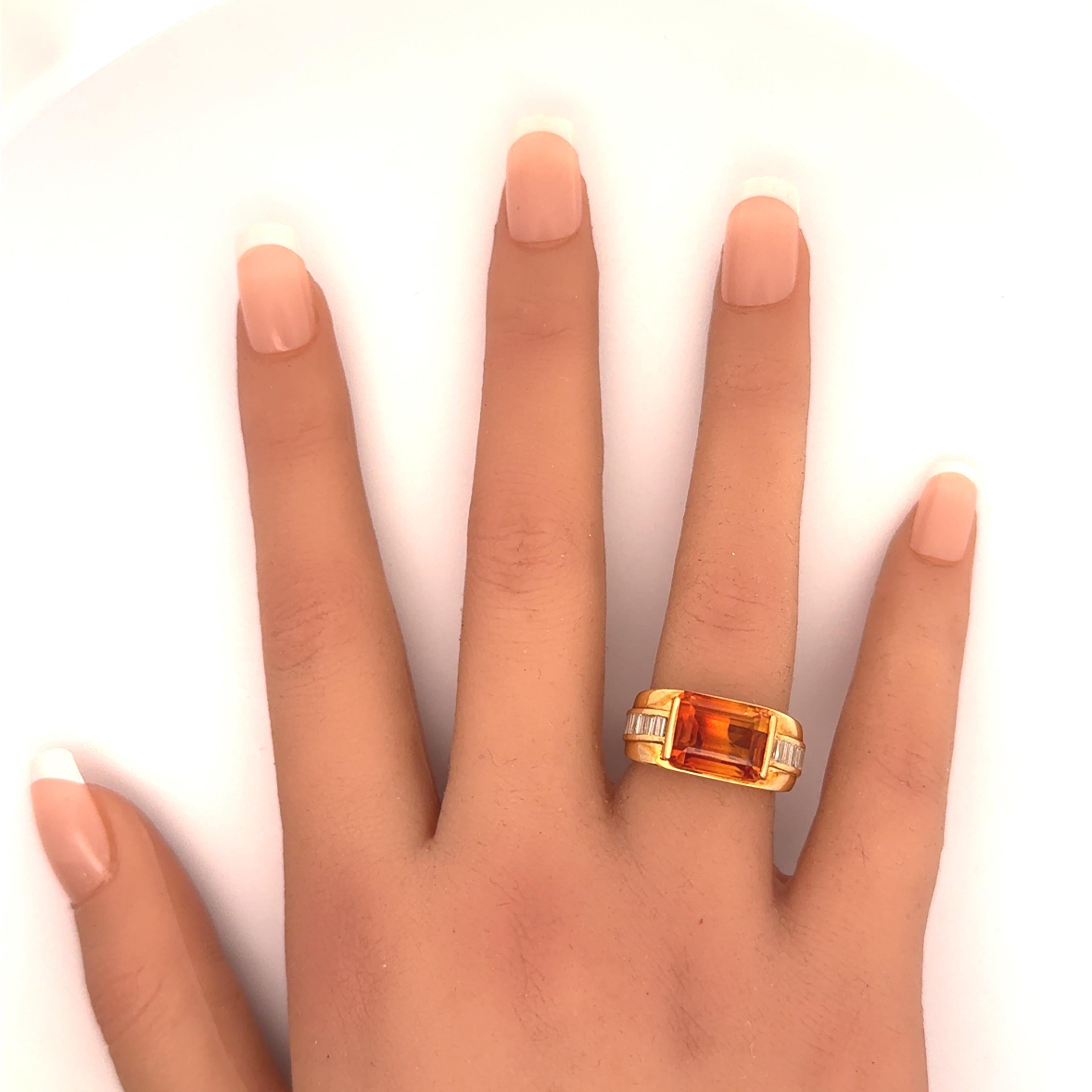 Ring aus 18 Karat Gelbgold mit 5,10 Karat Citrin und Diamant Damen im Angebot
