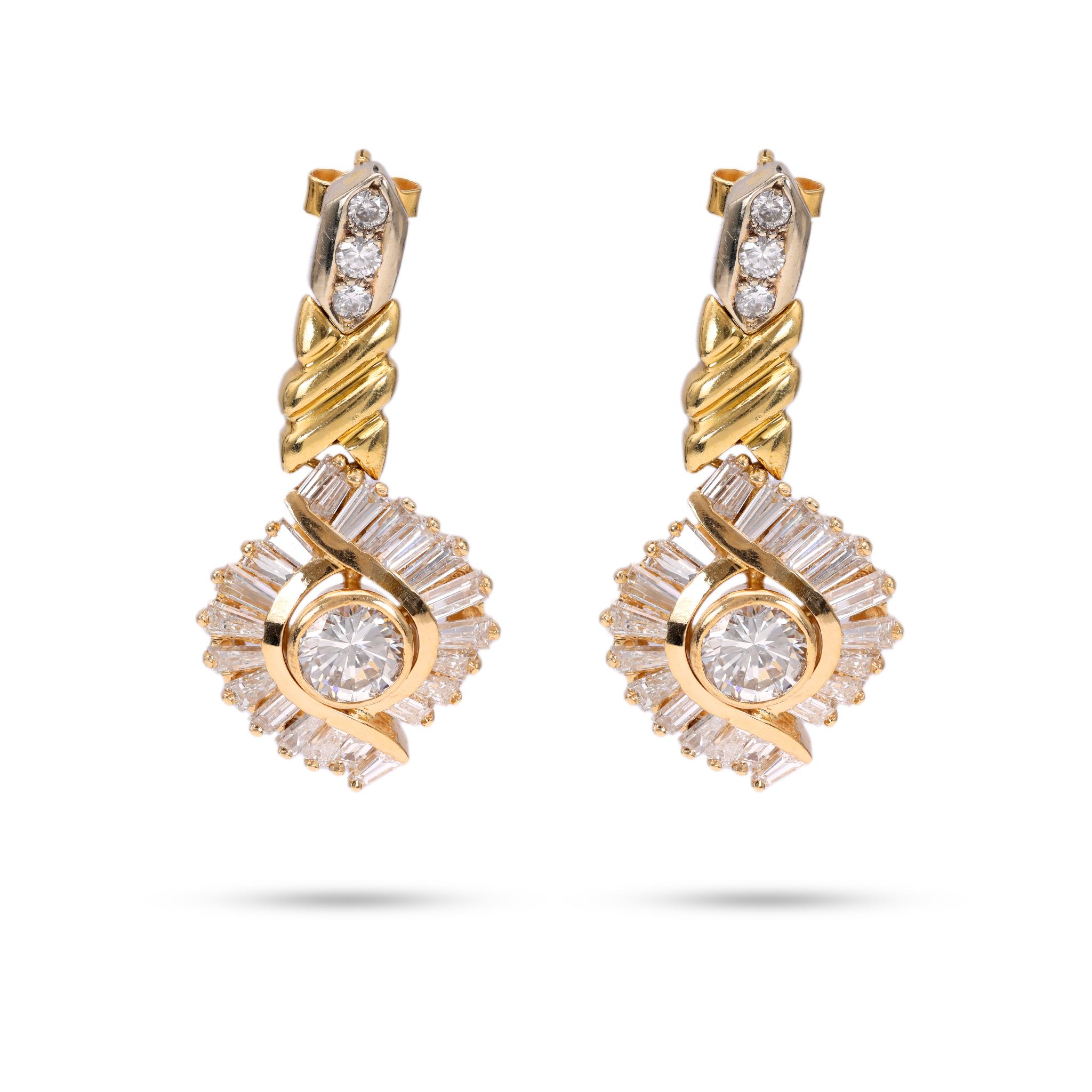 5.10 Carat Diamond 18k Yellow Gold Earrings In Excellent Condition For Sale In Beverly Hills, CA