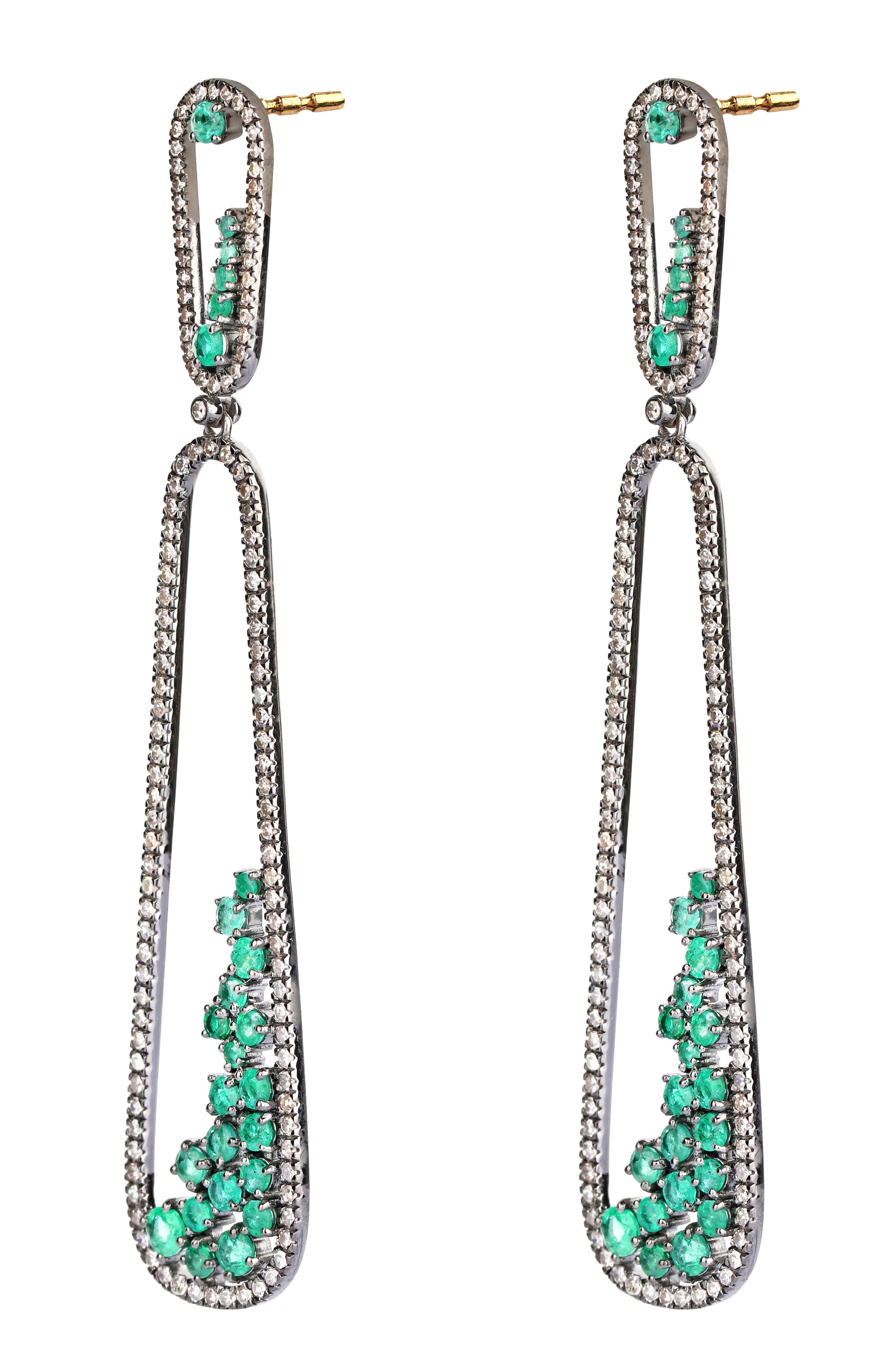 Modern 5.10 Carat Diamond and Emerald Dangle Cocktail Earrings For Sale