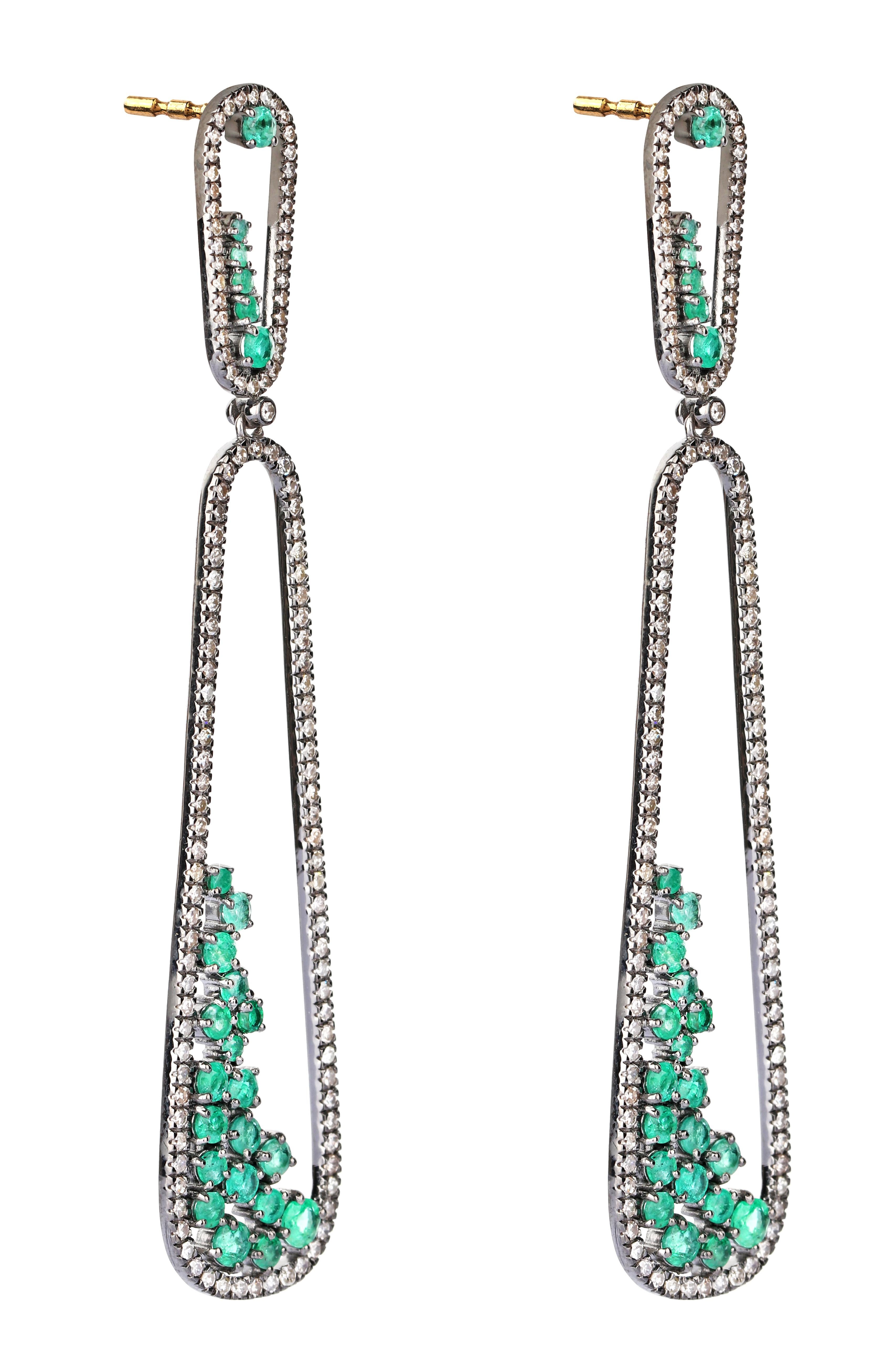 5.10 Carat Diamond and Emerald Dangle Cocktail Earrings In New Condition For Sale In Jaipur, IN