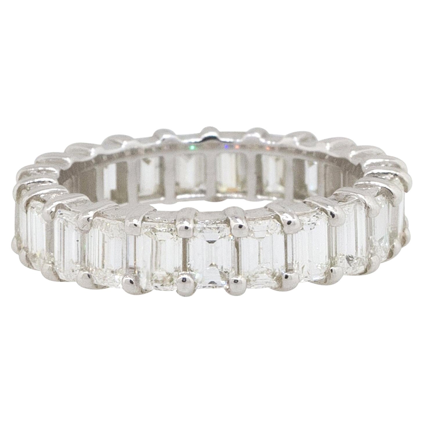 Alliance pour l'éternité en diamant taille émeraude 5.10 carats 18 carats en stock