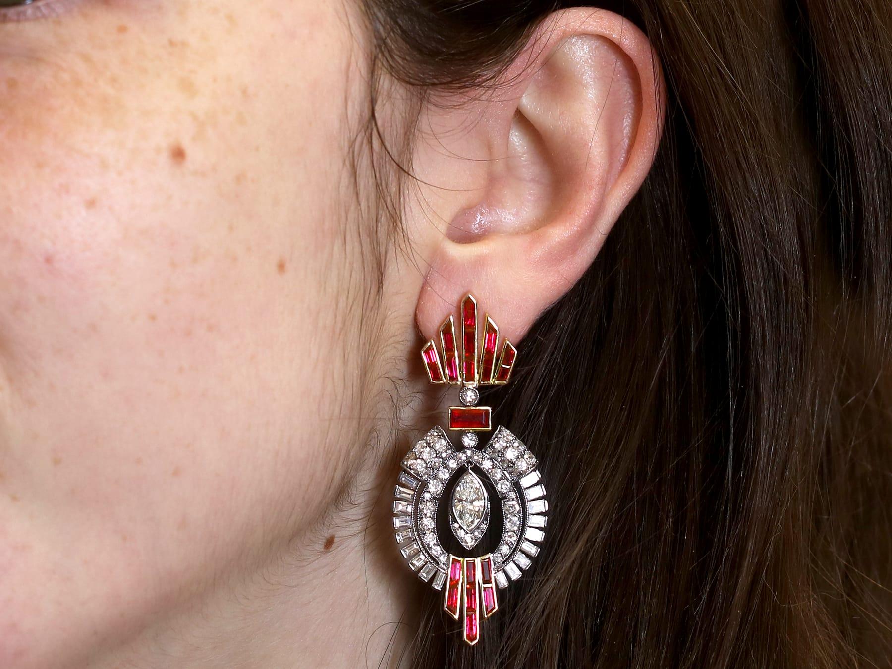 Orecchini a goccia in oro giallo 18k con rubino del Mozambico da 5,10 carati e diamante da 5,38 carati in vendita 10